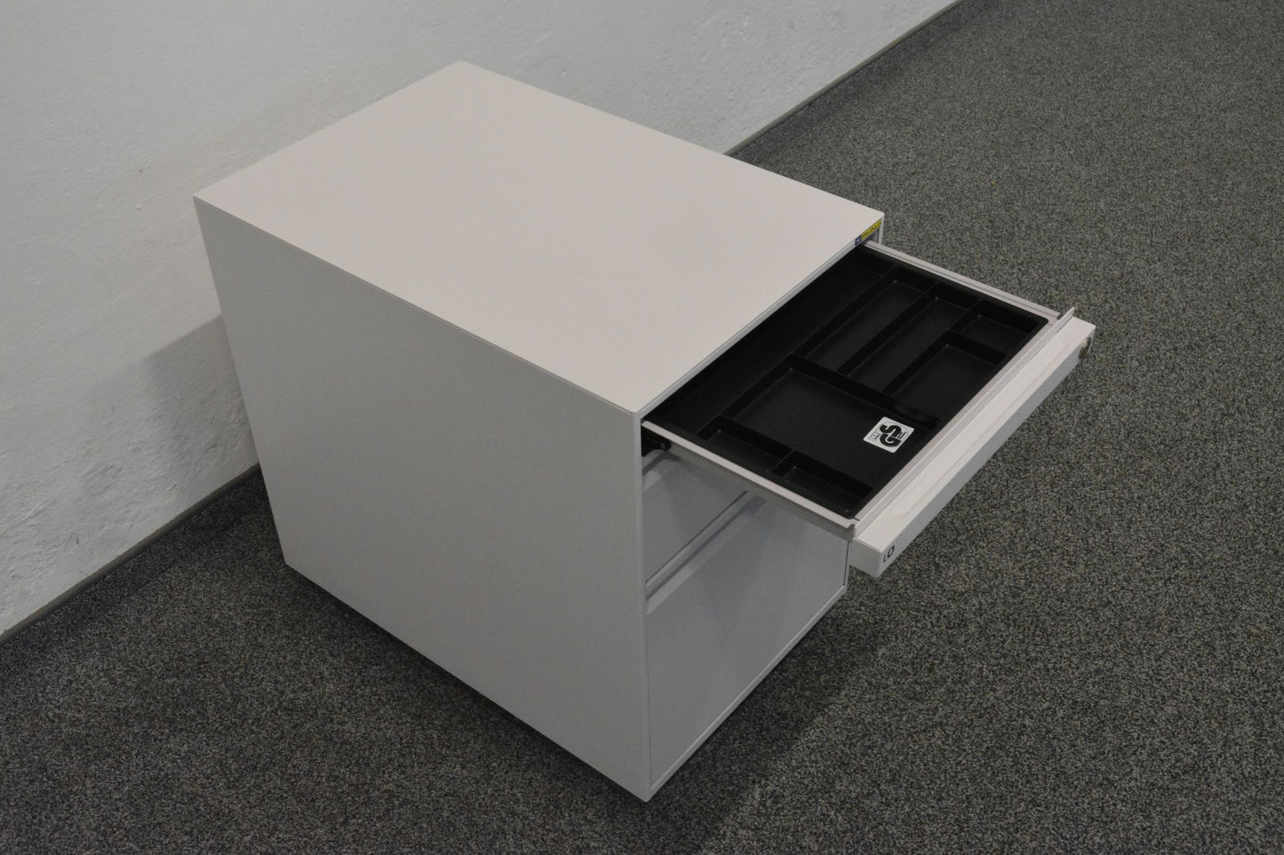 Lista Office Serie L Roll-Korpus mit Materialschale offen
