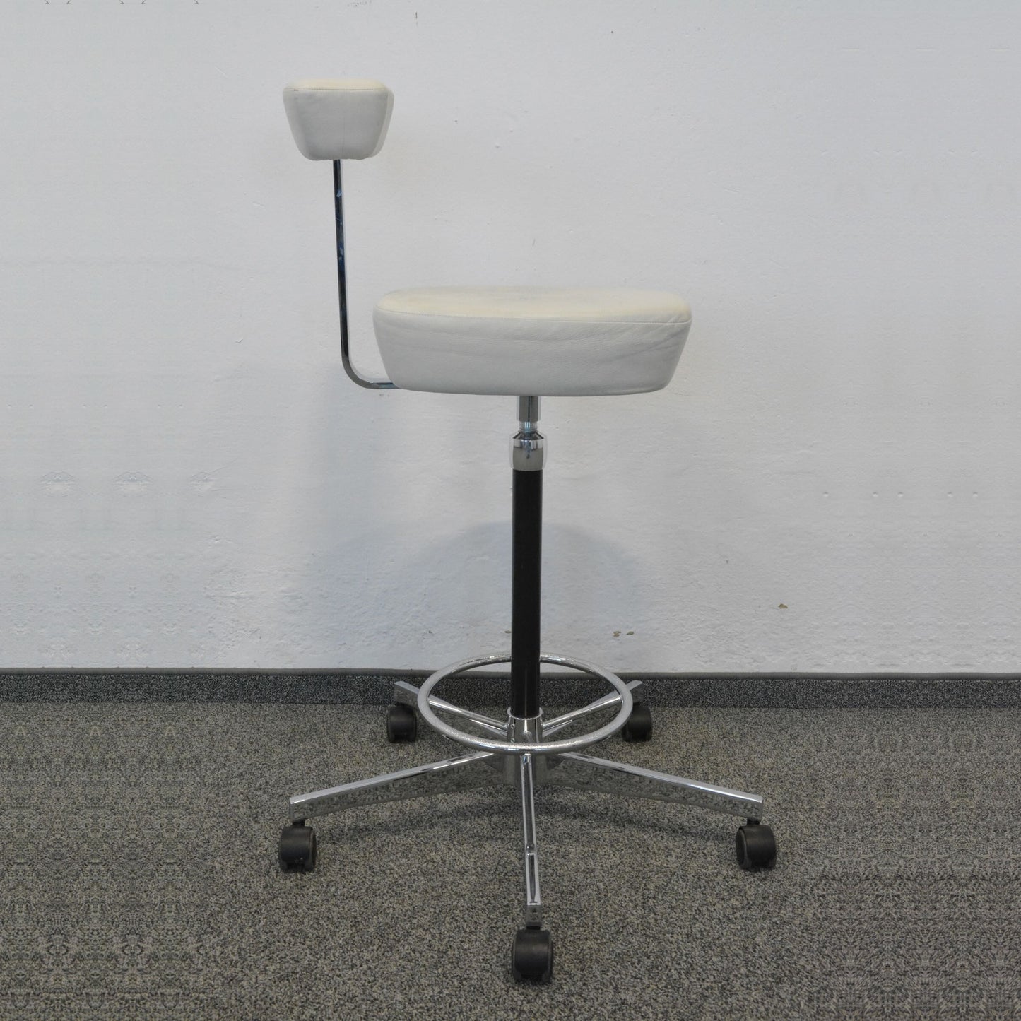 Vitra Nelson Perch Arbeitsstuhl mit Armstütze