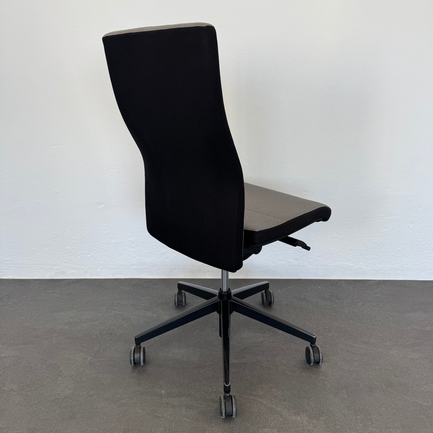 Züco Cubo Bürodrehstuhl mit Rückenlehne schwarz