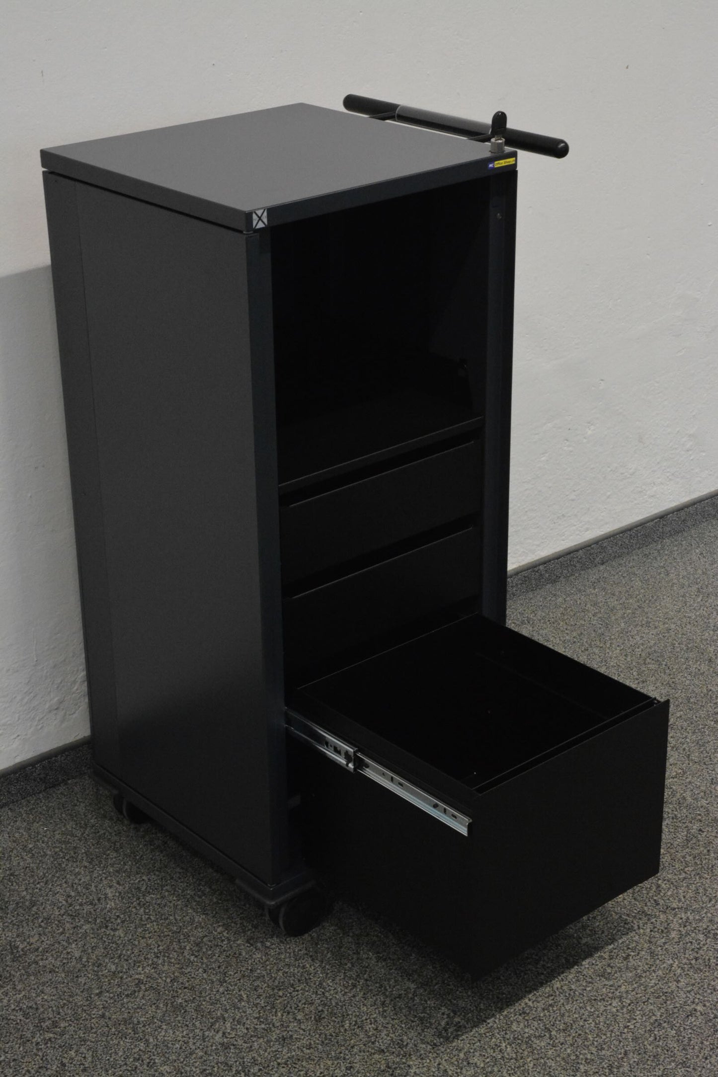Novex LC2 Roll-Caddy HR-Auszug geöffnet