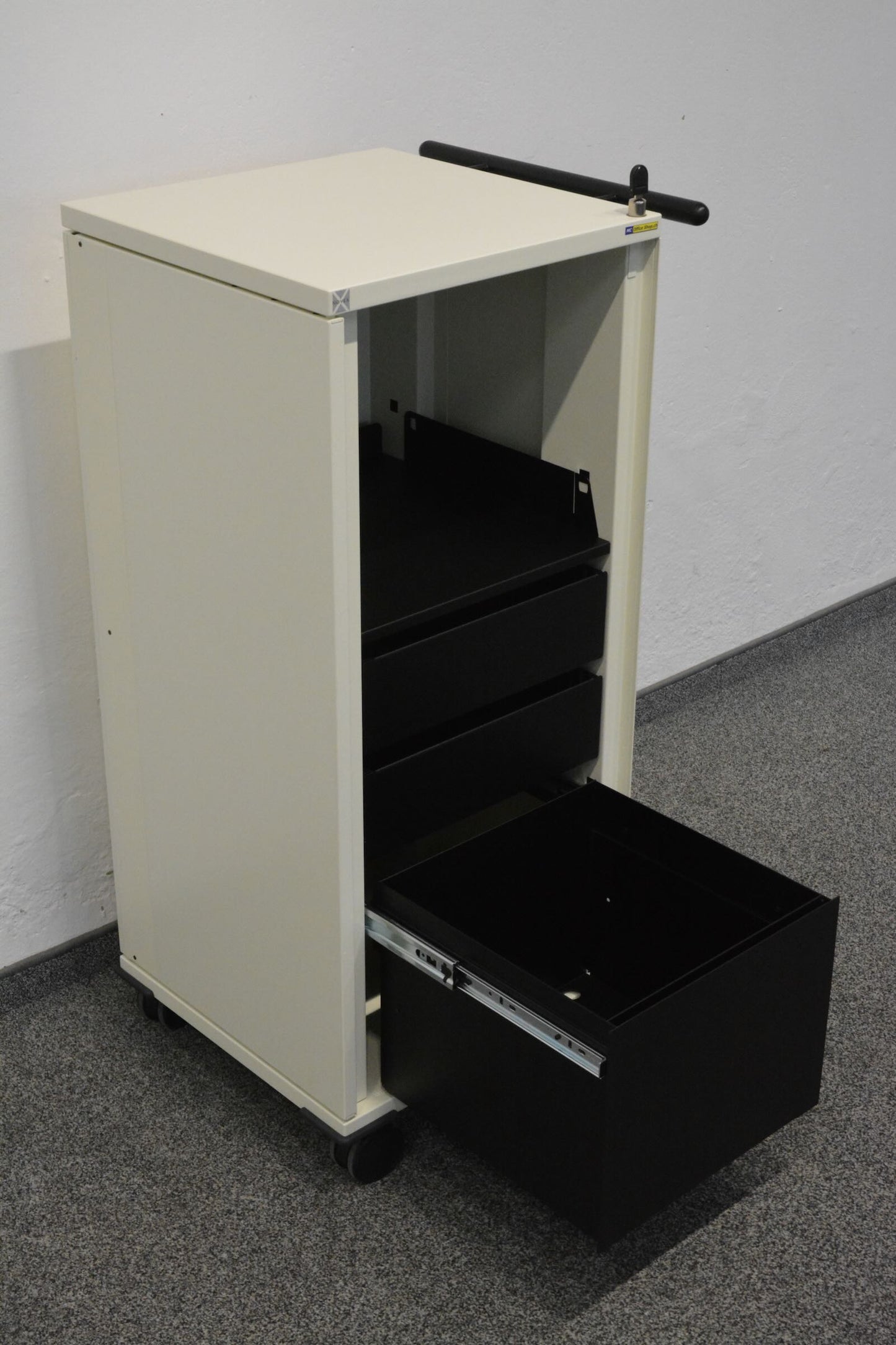Novex LC2 Roll-Caddy HR-Auszug geöffnet
