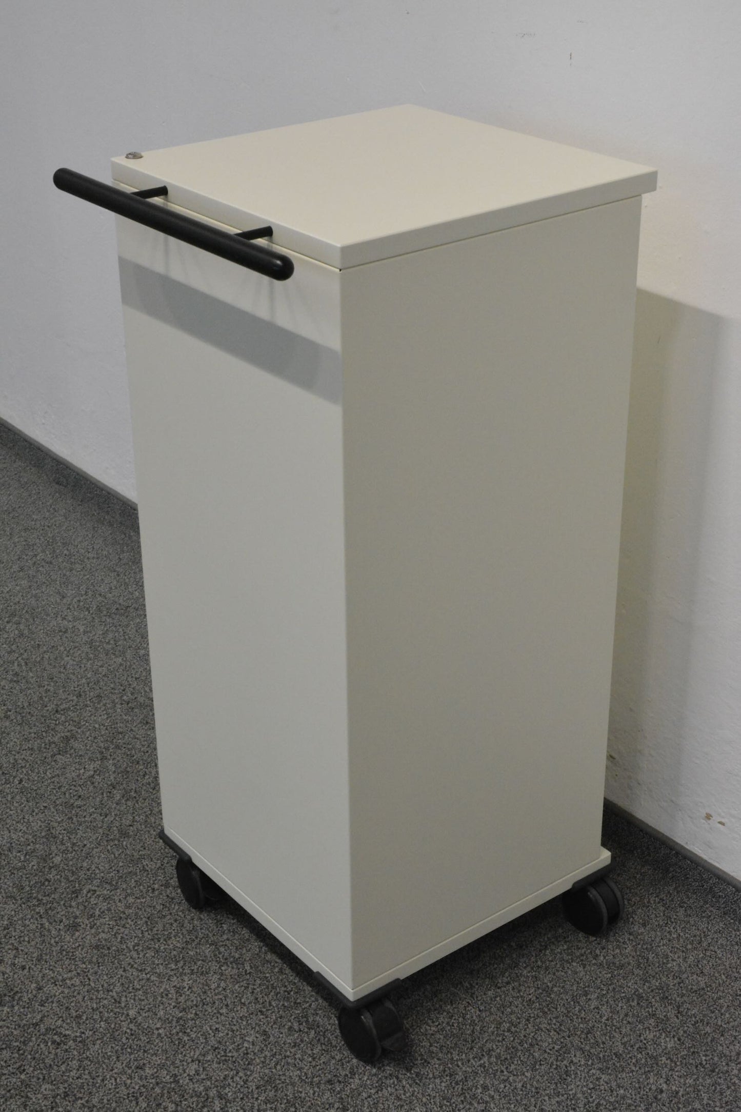 Novex LC2 Roll-Caddy Rückansicht
