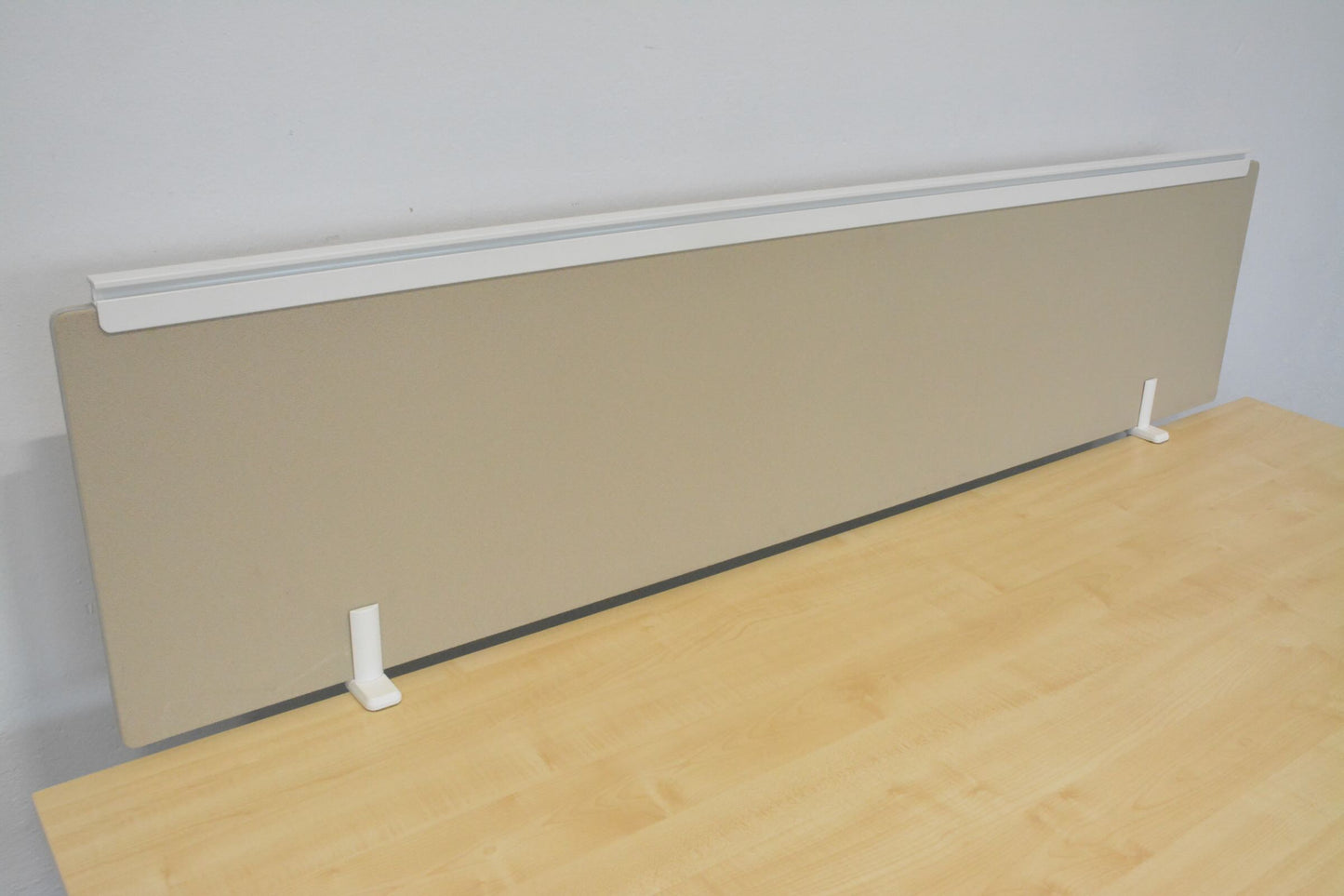 Inside Trennwand mit Tischhalterung Stoffbezug ocker