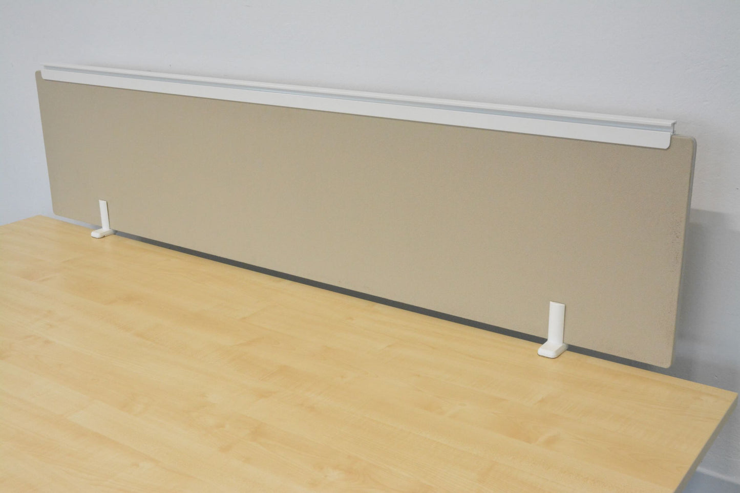 Inside Trennwand mit Tischhalterung 1800mm breit