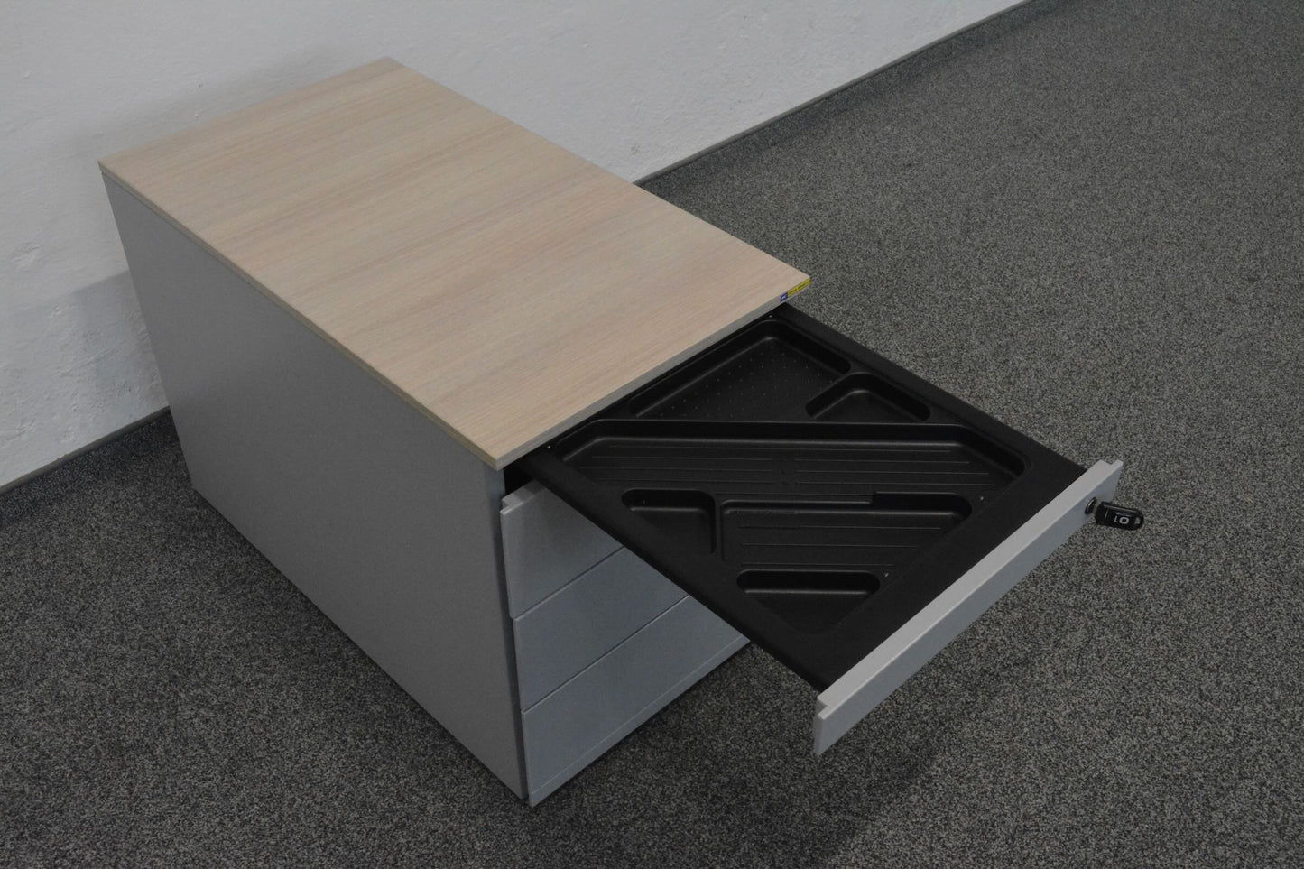 Steelcase Tenaro Roll-Korpus mit Materialschale offen