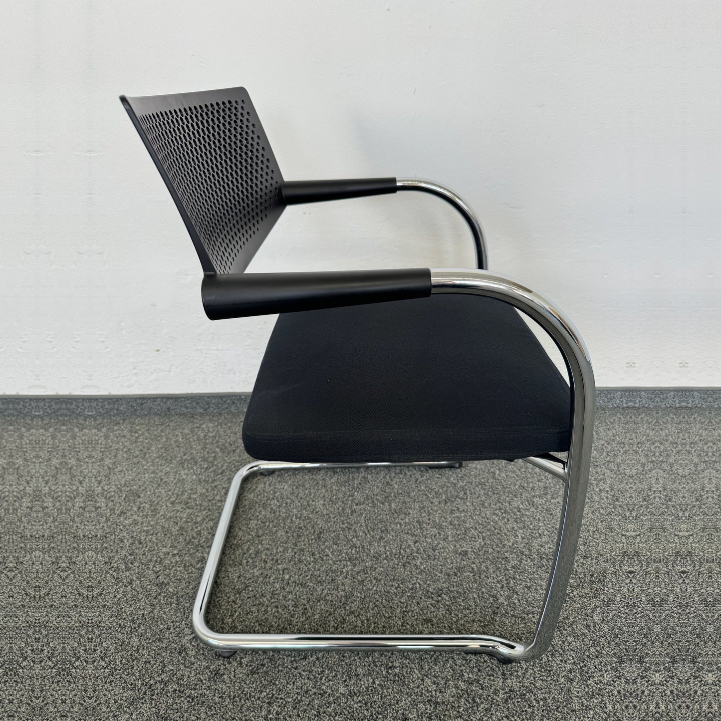 Vitra Visavis 2 Freischwinger mit Rückenschale Schwarz