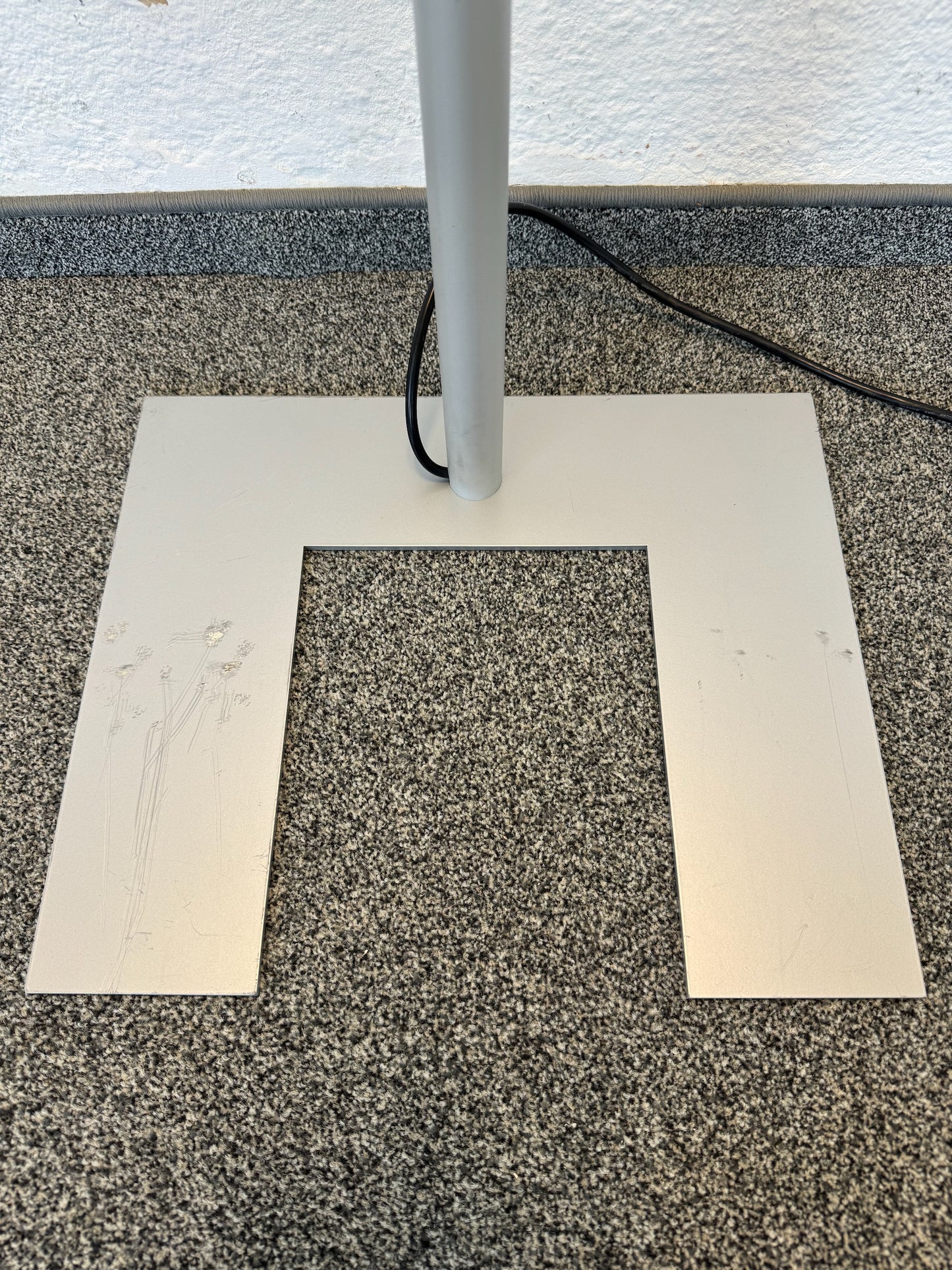 Alteme Eco K Prisma Indirekt-/Direktleuchte Ansicht Fuss Totale