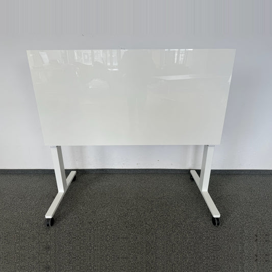 Winea Flow Sitz-Steh Sitzungstisch kann als Whiteboard genutzt werden