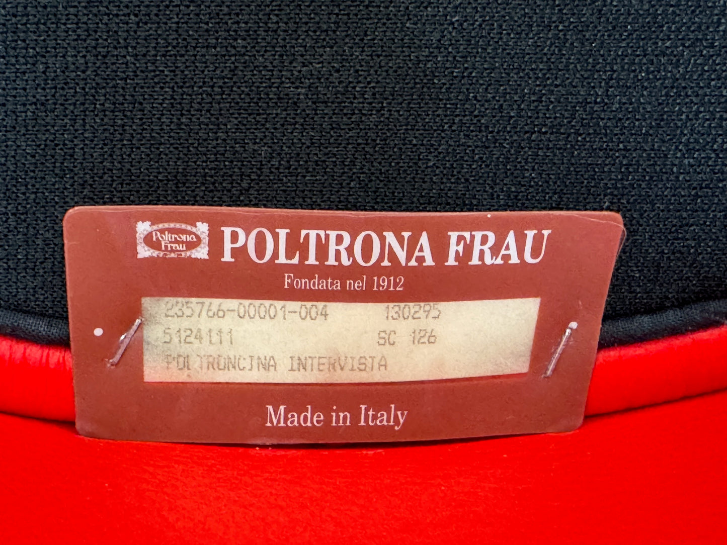 Poltrona Frau Intervista Sessel Detailfoto Etikette