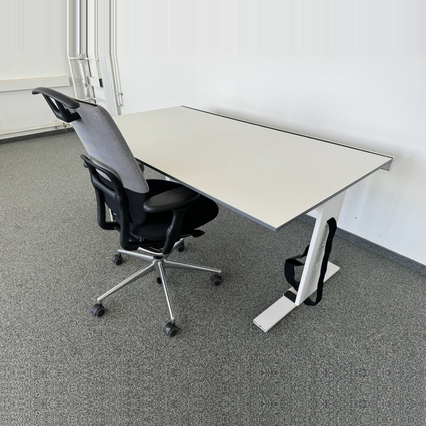 Lista Office LO Extend Schreibtisch mechanisch höhenverstellbar von 680-820mm