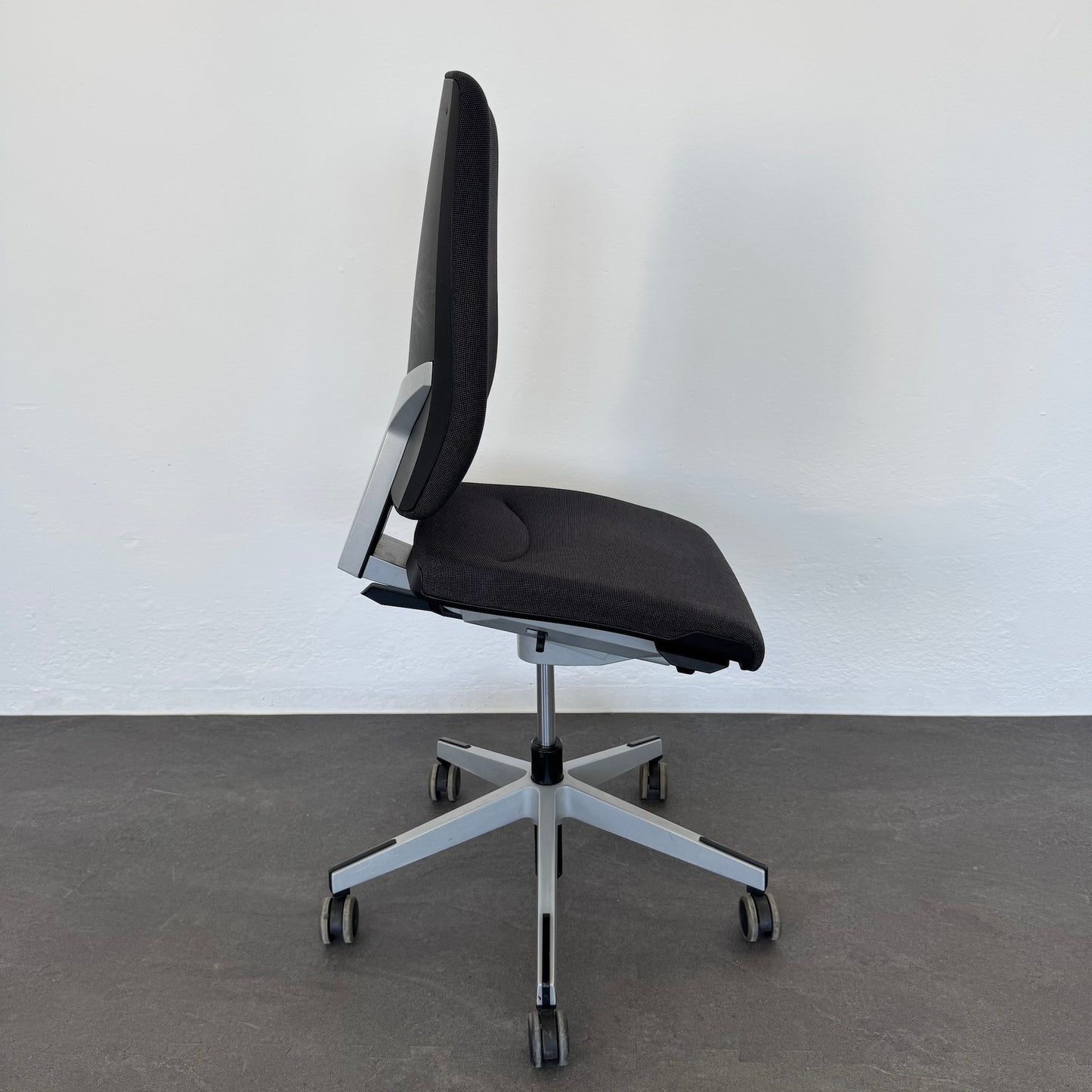 Giroflex G68 Bürodrehstuhl Fusskreiz Metall silbergrau