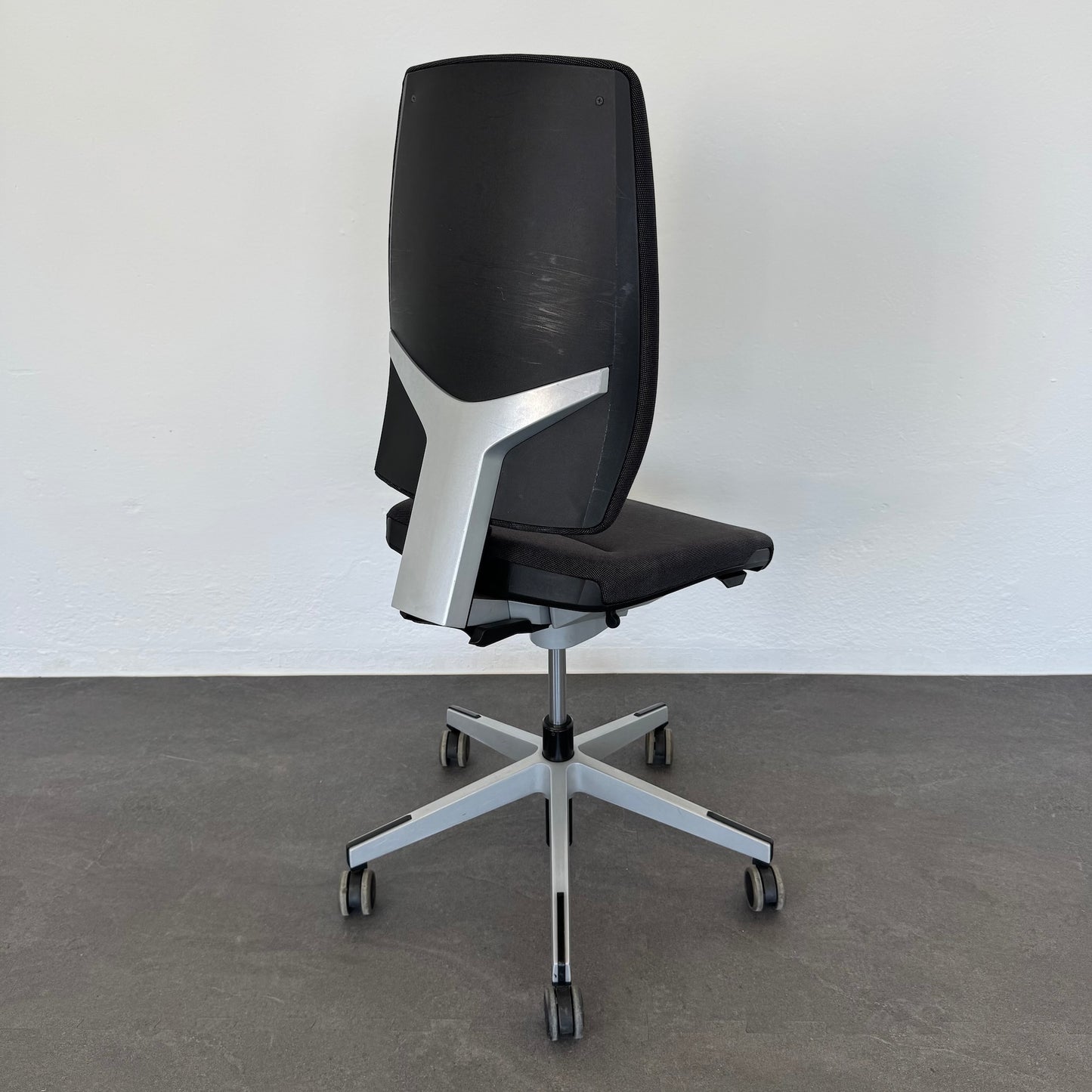 Giroflex G68 Bürodrehstuhl mit Rückenlehne