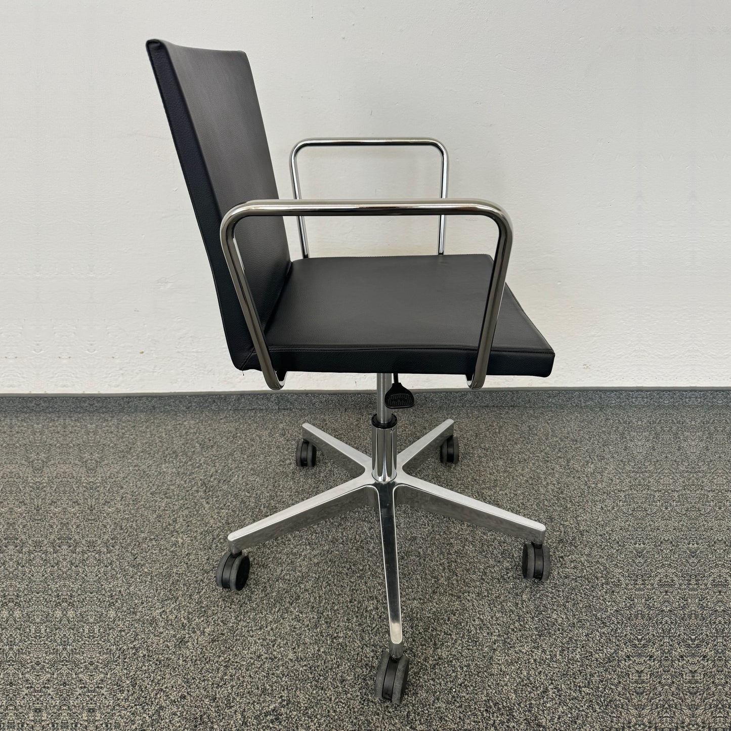 Accademia Fina Sitzungsdreh-Sessel Gestell Metall Chrom