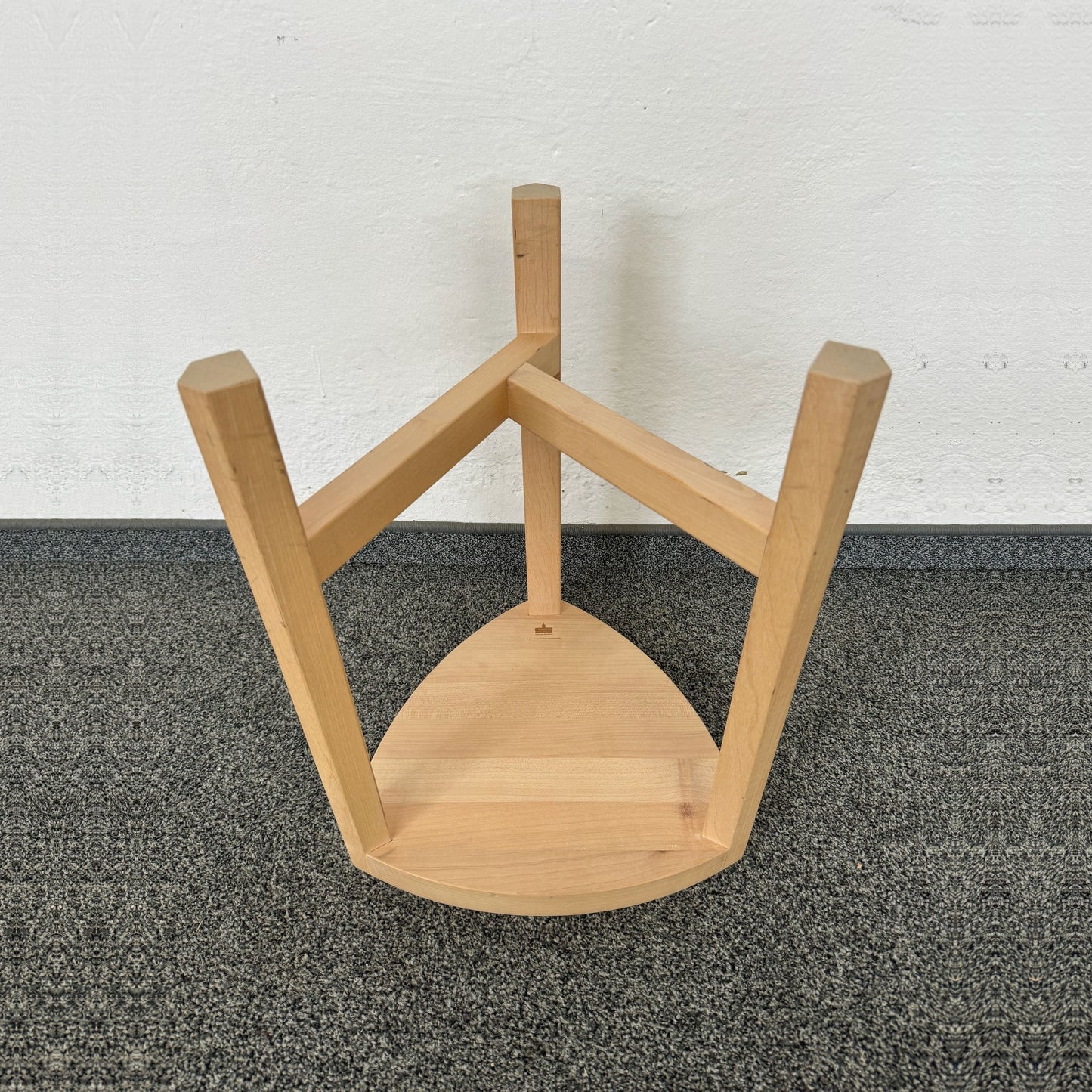 Schloss Herdern wank Hocker Ansicht von unten