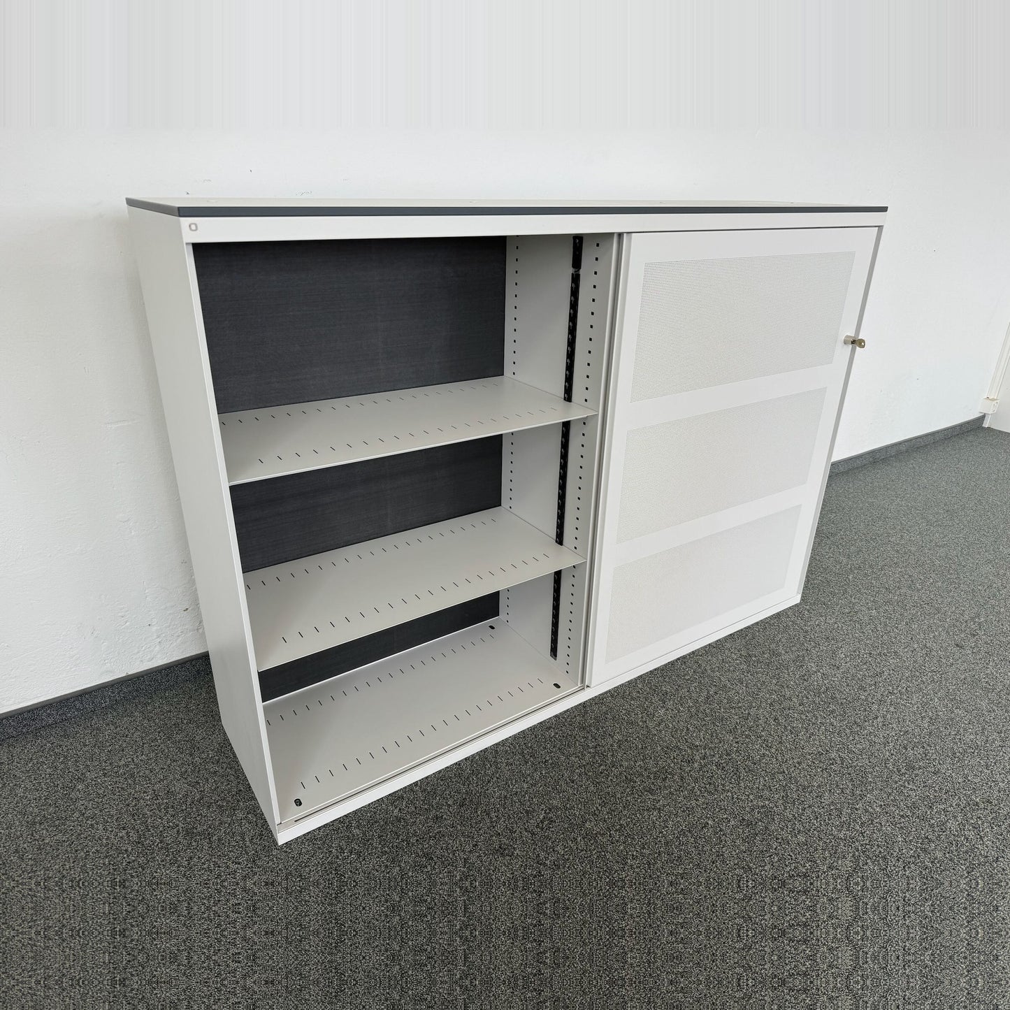 Lista Office Storage Twin Schiebetürschrank