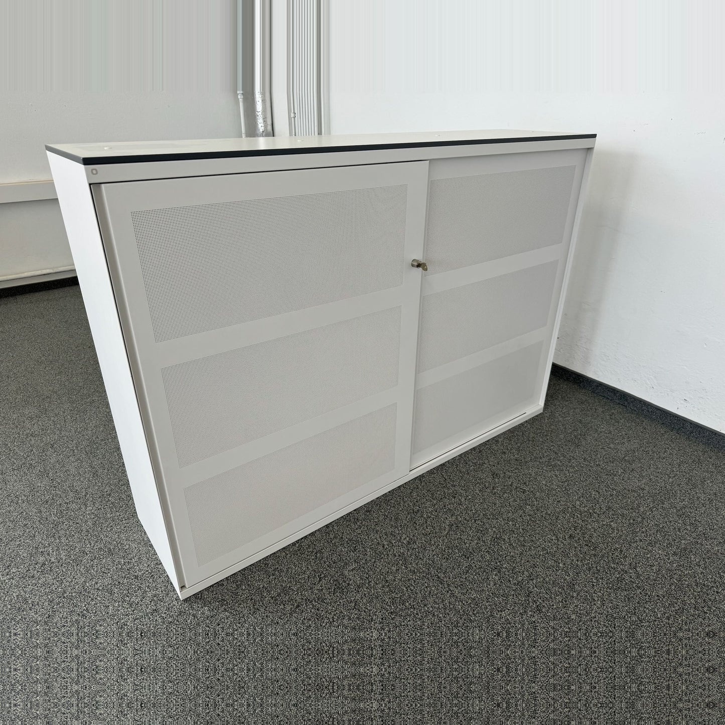 Lista Office Storage Twin Schiebetürschrank