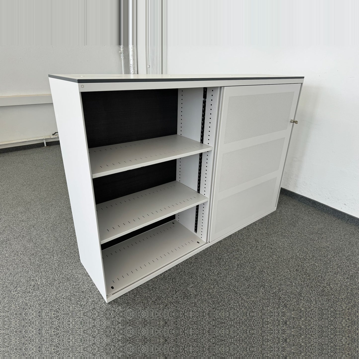 Lista Office Storage Twin Schiebetürschrank