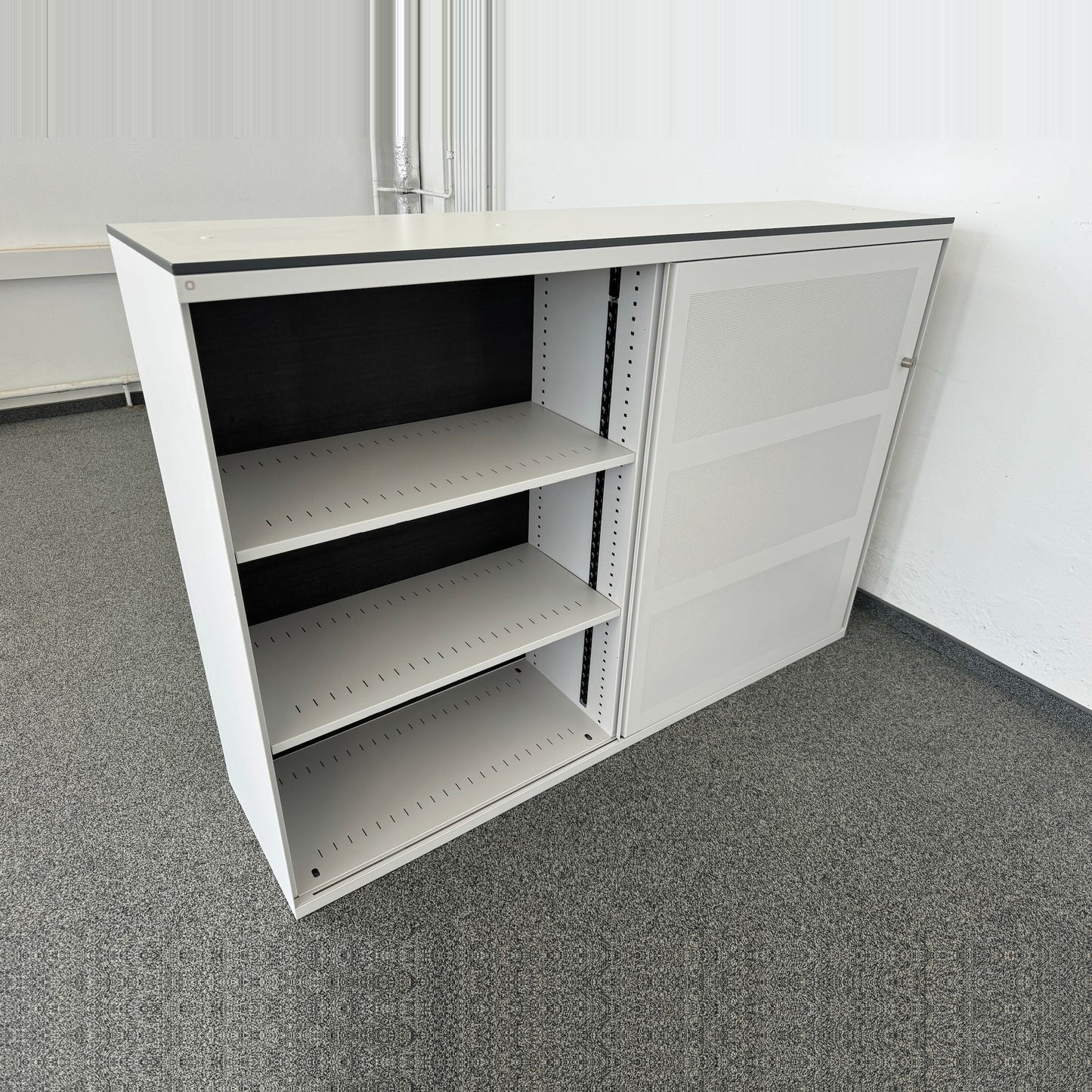 Lista Office Storage Twin Schiebetürschrank