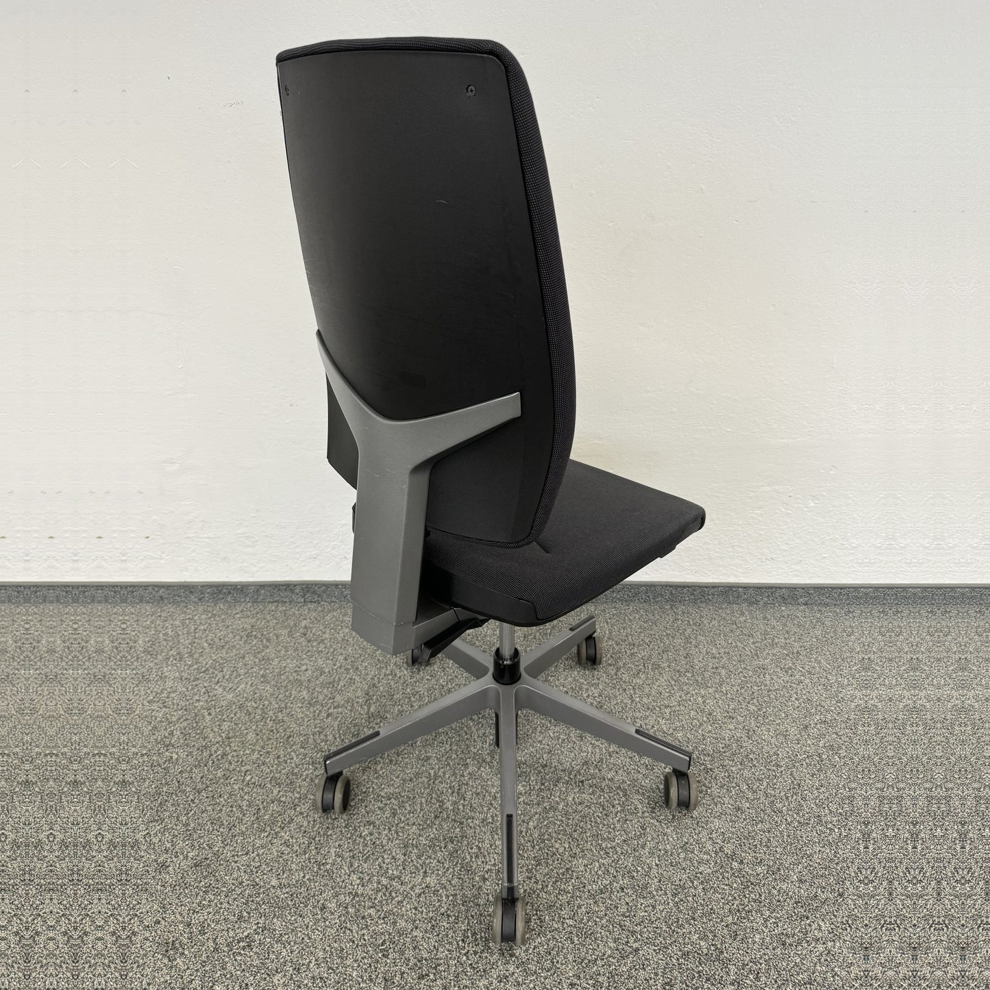 Giroflex G68 Bürodrehstuhl mit höhenverstellbarer Rückenlehne
