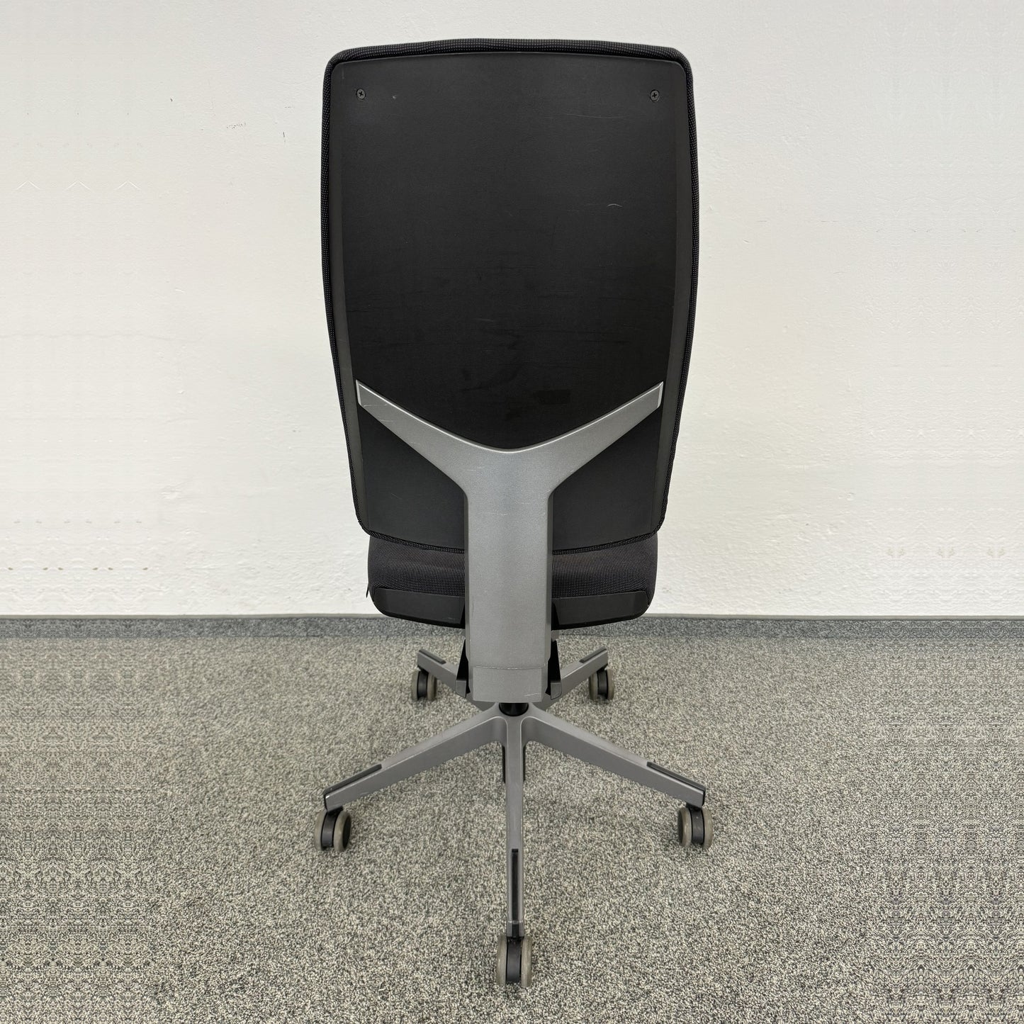 Giroflex G68 Bürodrehstuhl Ansicht von hinten