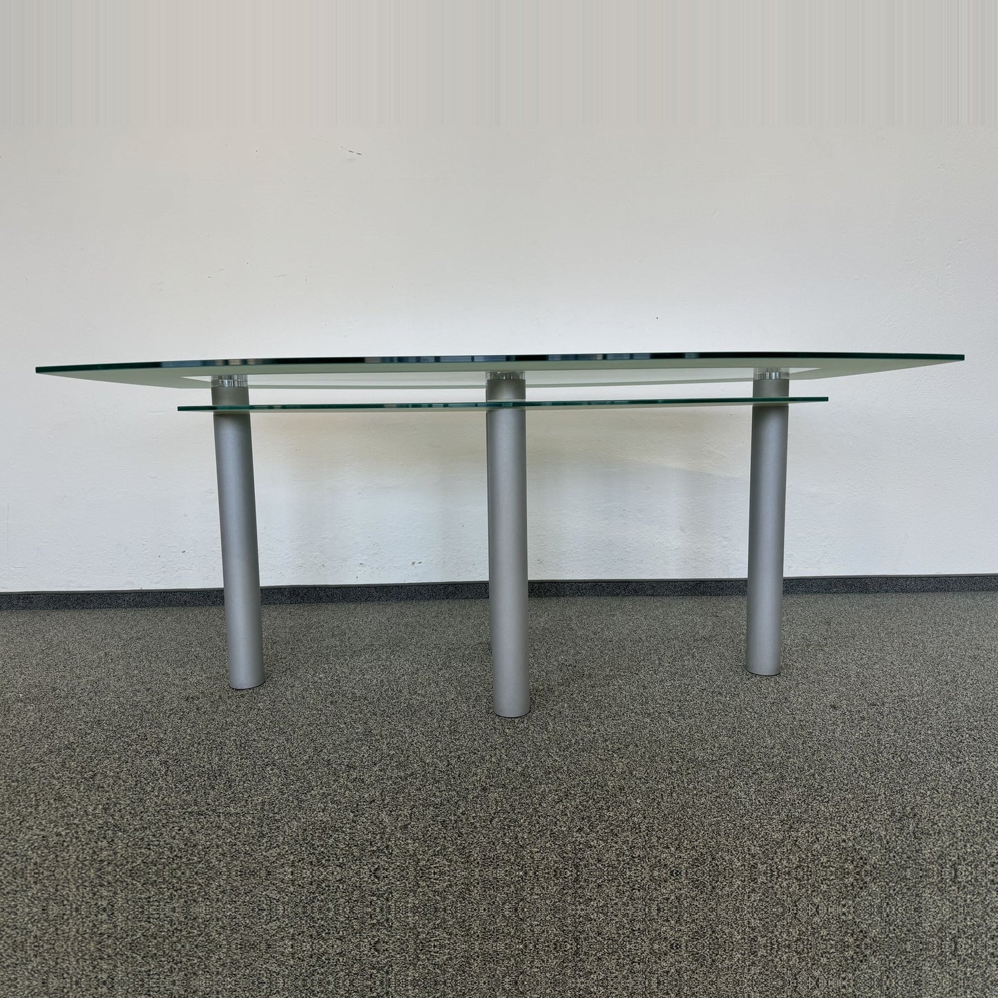Top Design Clear Sitzungstisch Frontansicht Flach