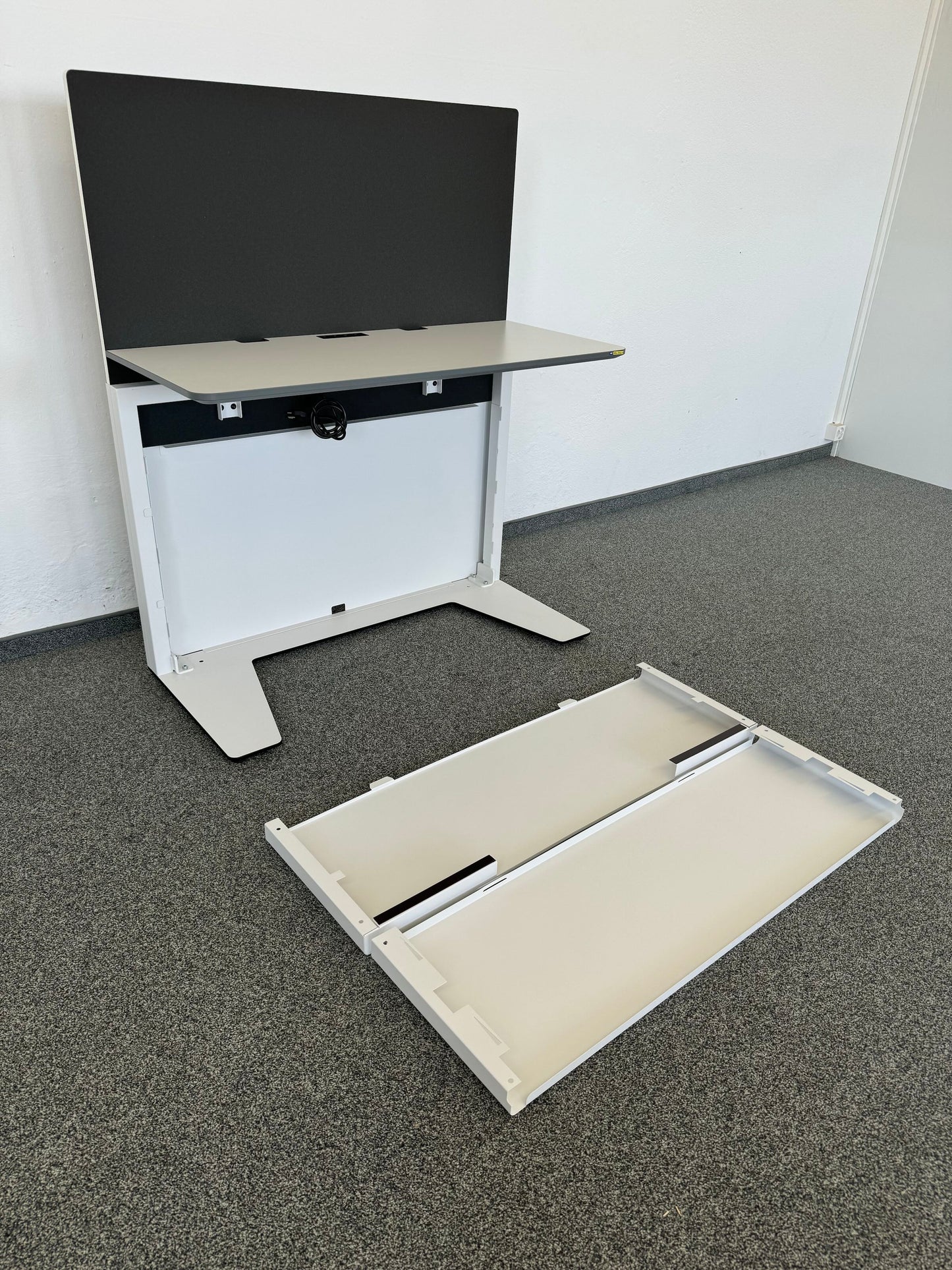 Lista Office Workstation Schreibtisch mit offener Abdeckung