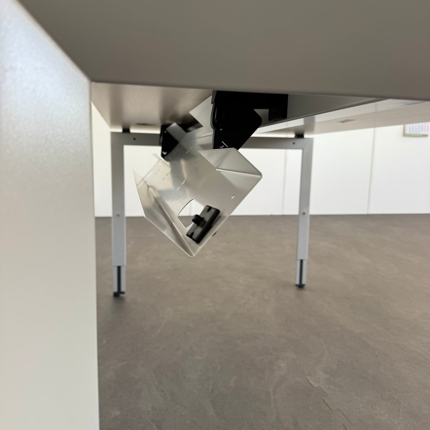 Steelcase Frame One Schreibtisch Ansicht Kabelkanal - 6036997