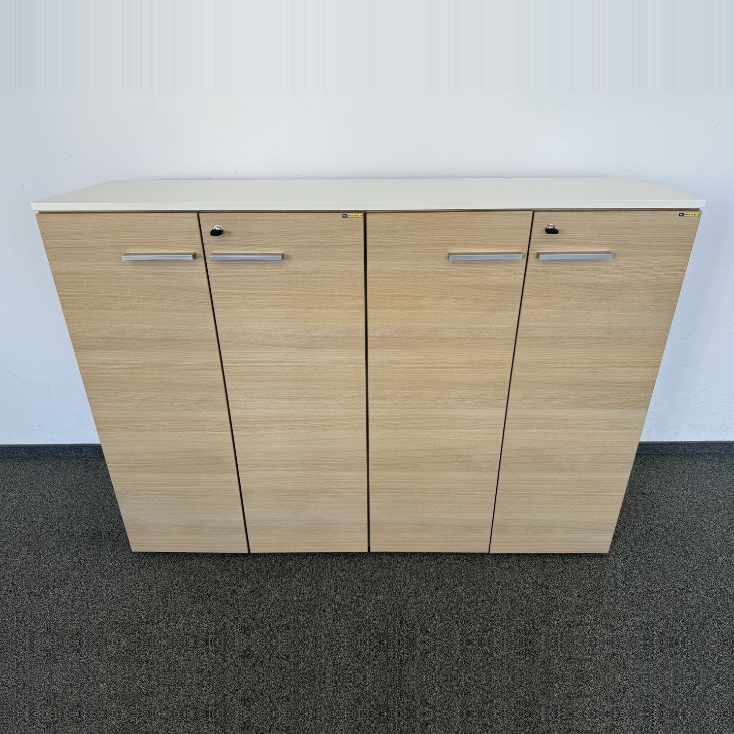 Echo Doppel-Flügeltür-Aktenschrank aus Spanplatte in Eichendekor