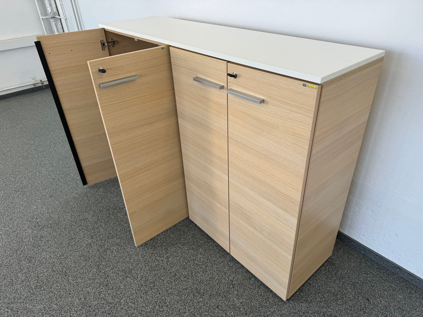 Echo Doppel-Flügeltür-Aktenschrank mit Deckblatt in Spanplatte weiss