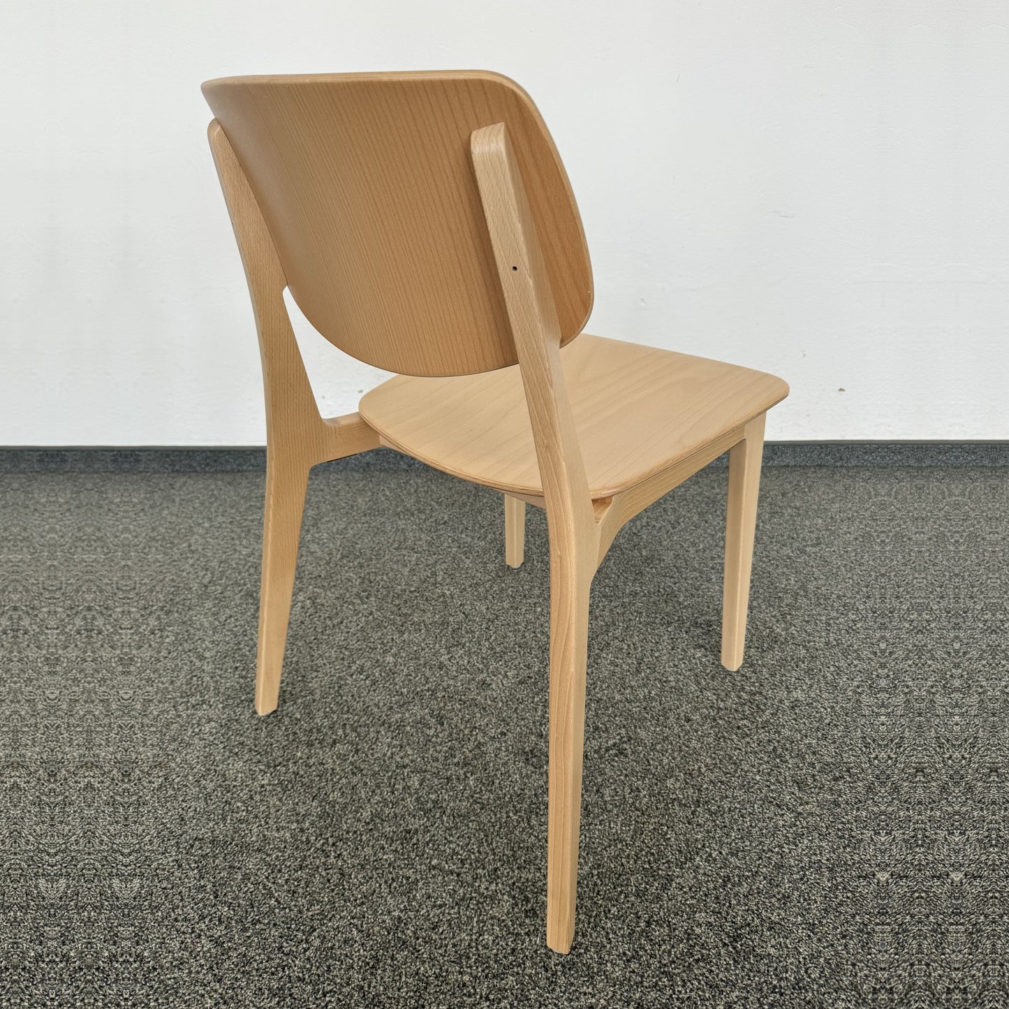 Dietiker Felber C14 Stuhl seitlich von hinten
