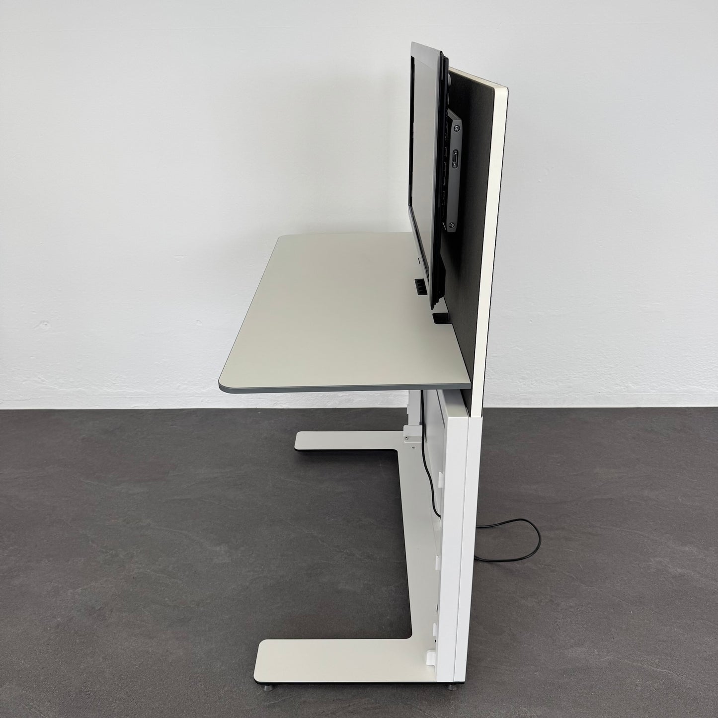 Lista Office Workstation Schreibtisch Ansicht von der Seite