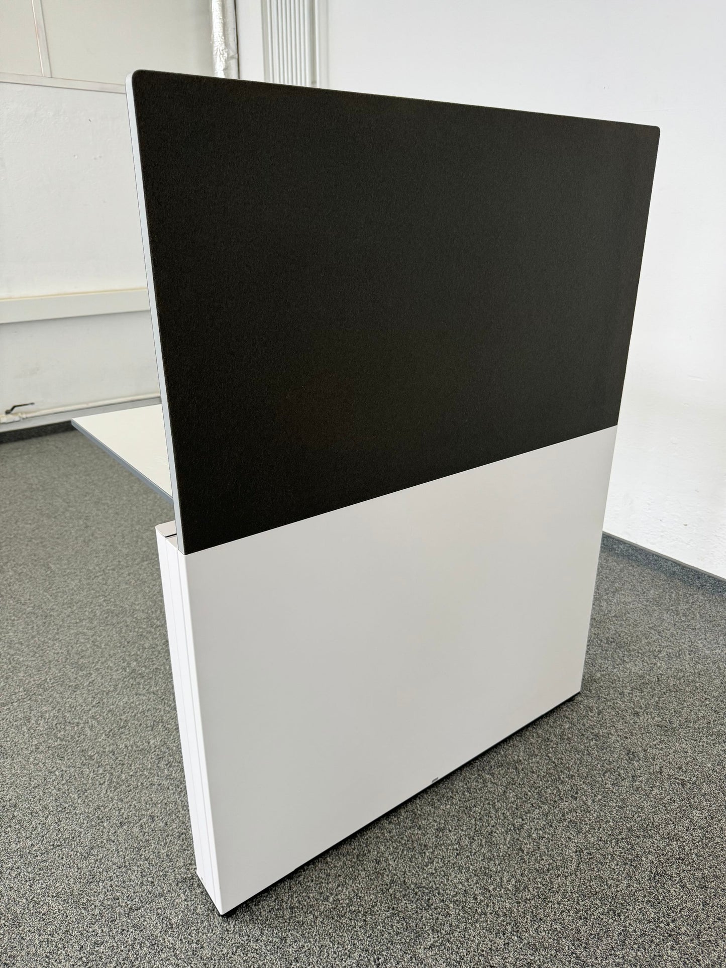 Lista Office Workstation Schreibtisch Ansicht von hinten