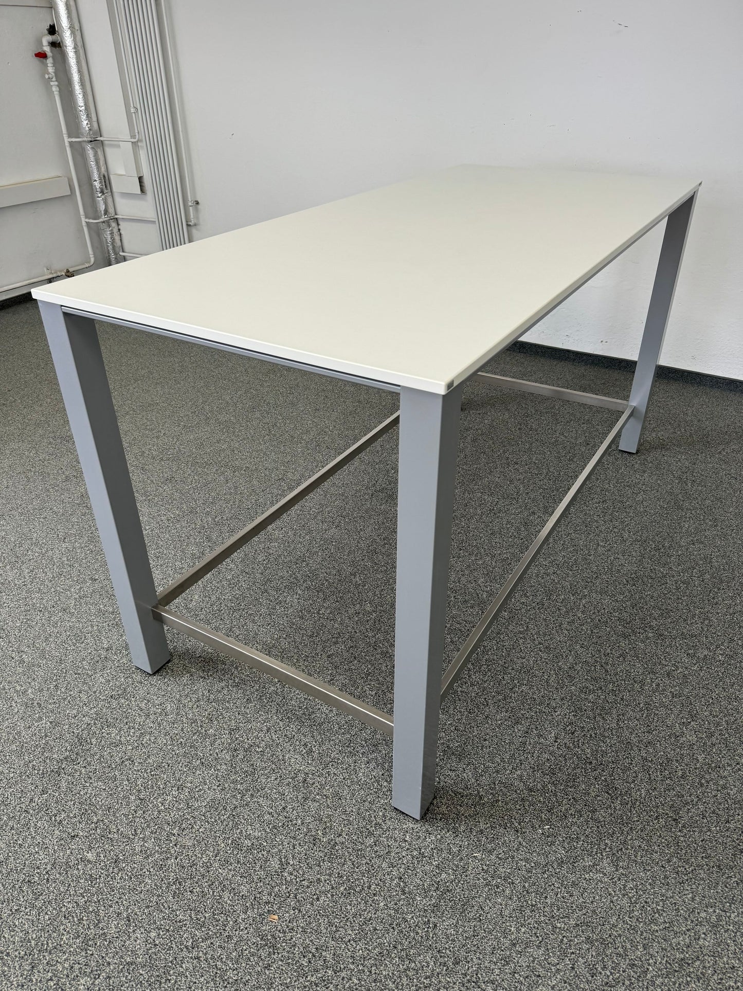 Sedus temptation Stehbartisch Ansicht von der Seite
