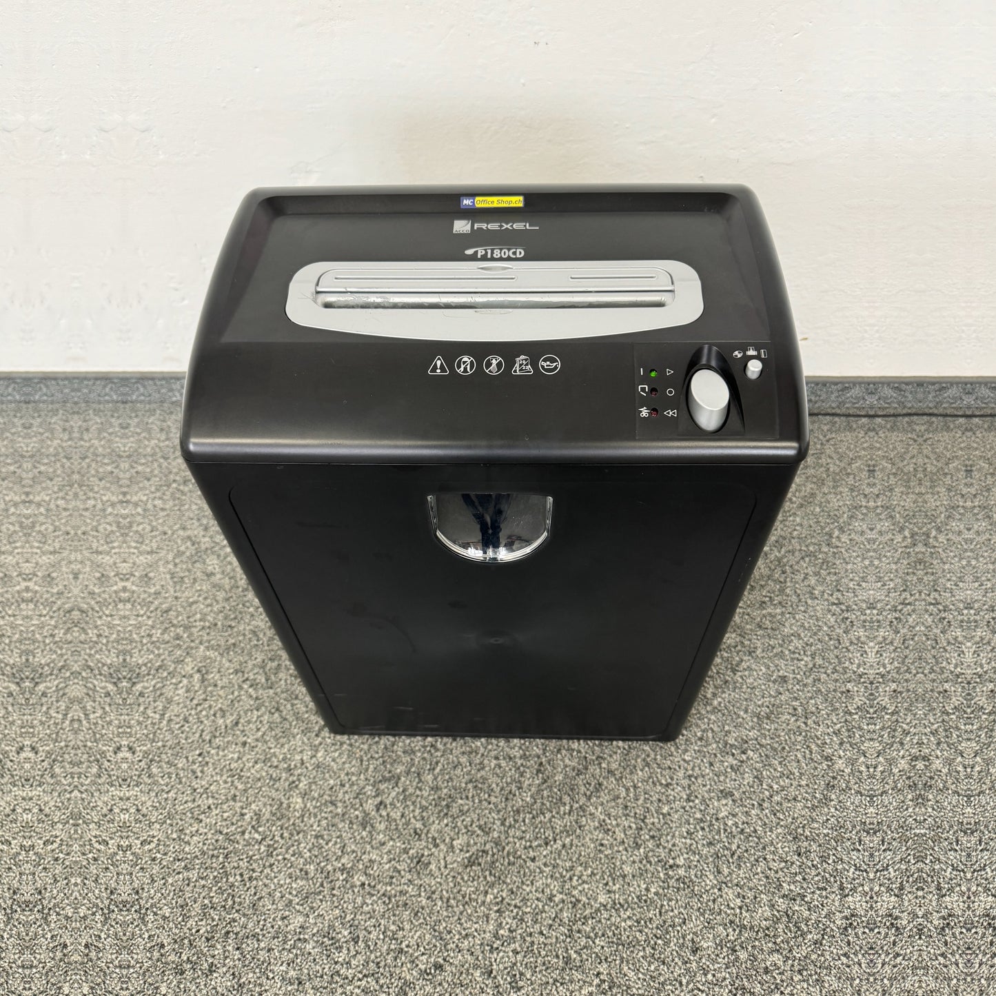 Rexel P180CD Aktenvernichter Kunststoff schwarz von vorne
