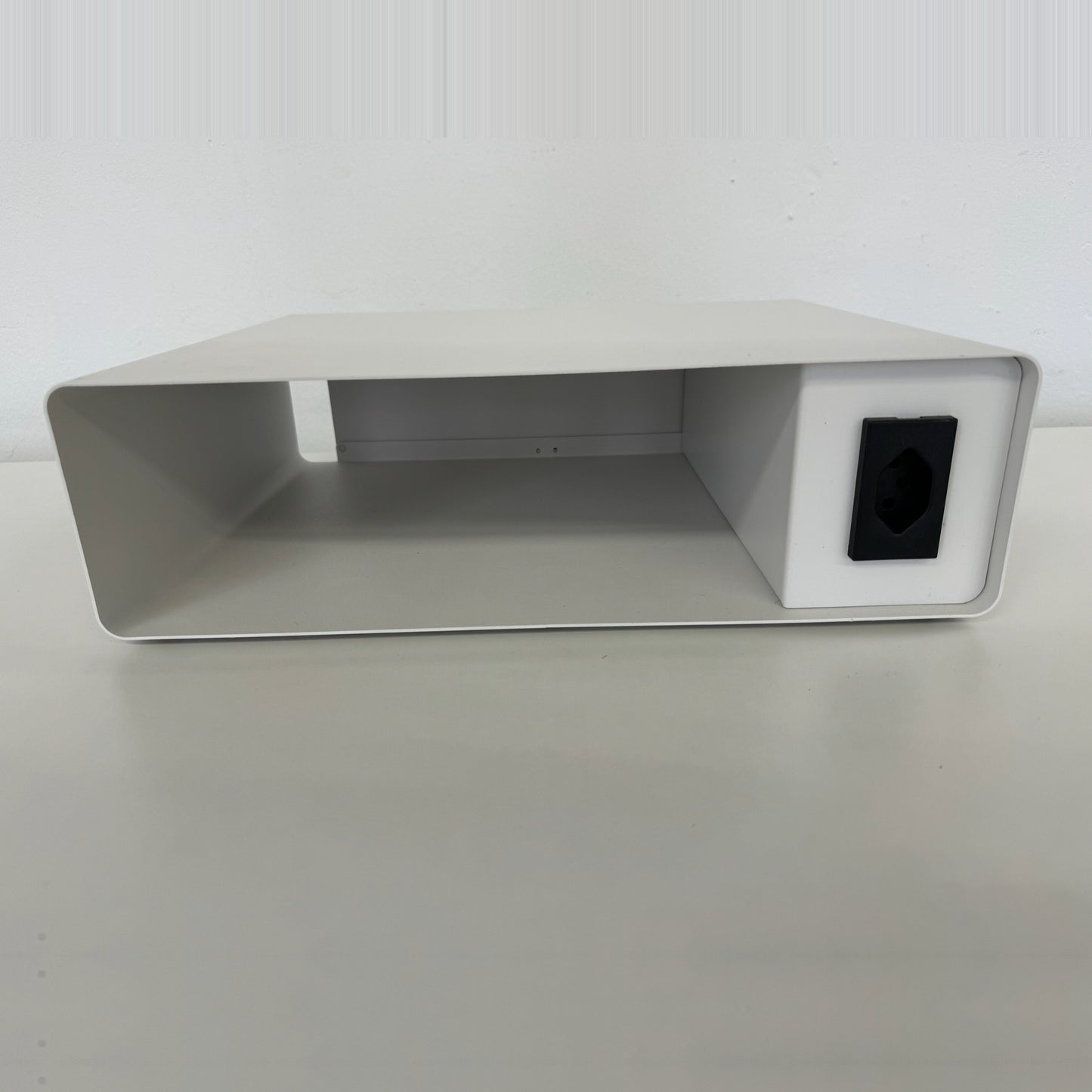 Lista Office Ablagefach aus Metall Weiss mit Steckdose für Ablage A4