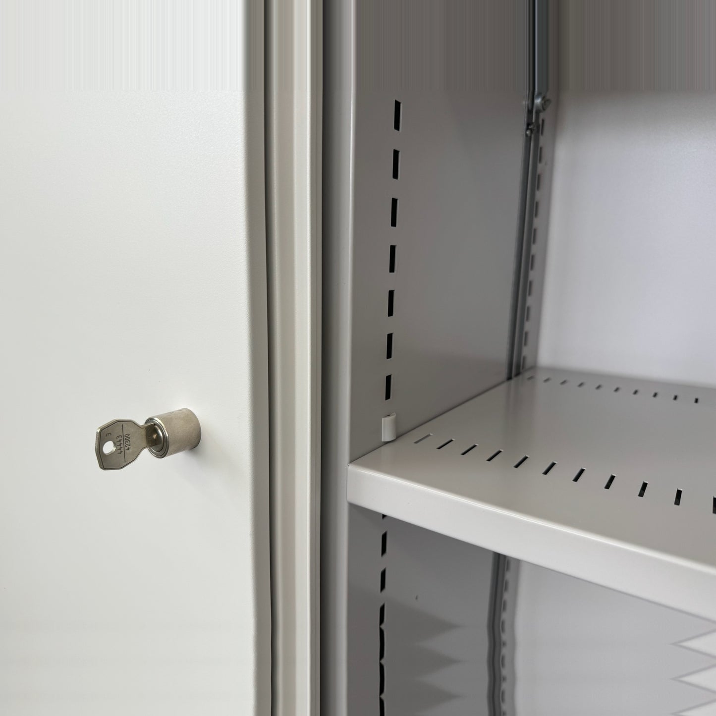 Lista Storage Schiebetür-Aktenschrank Detailfoto Schliessung