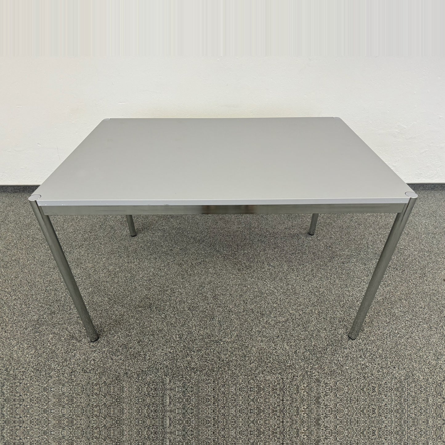 Ergodata Multi Desk Rondo Sitzungstisch MDF Silbergrau