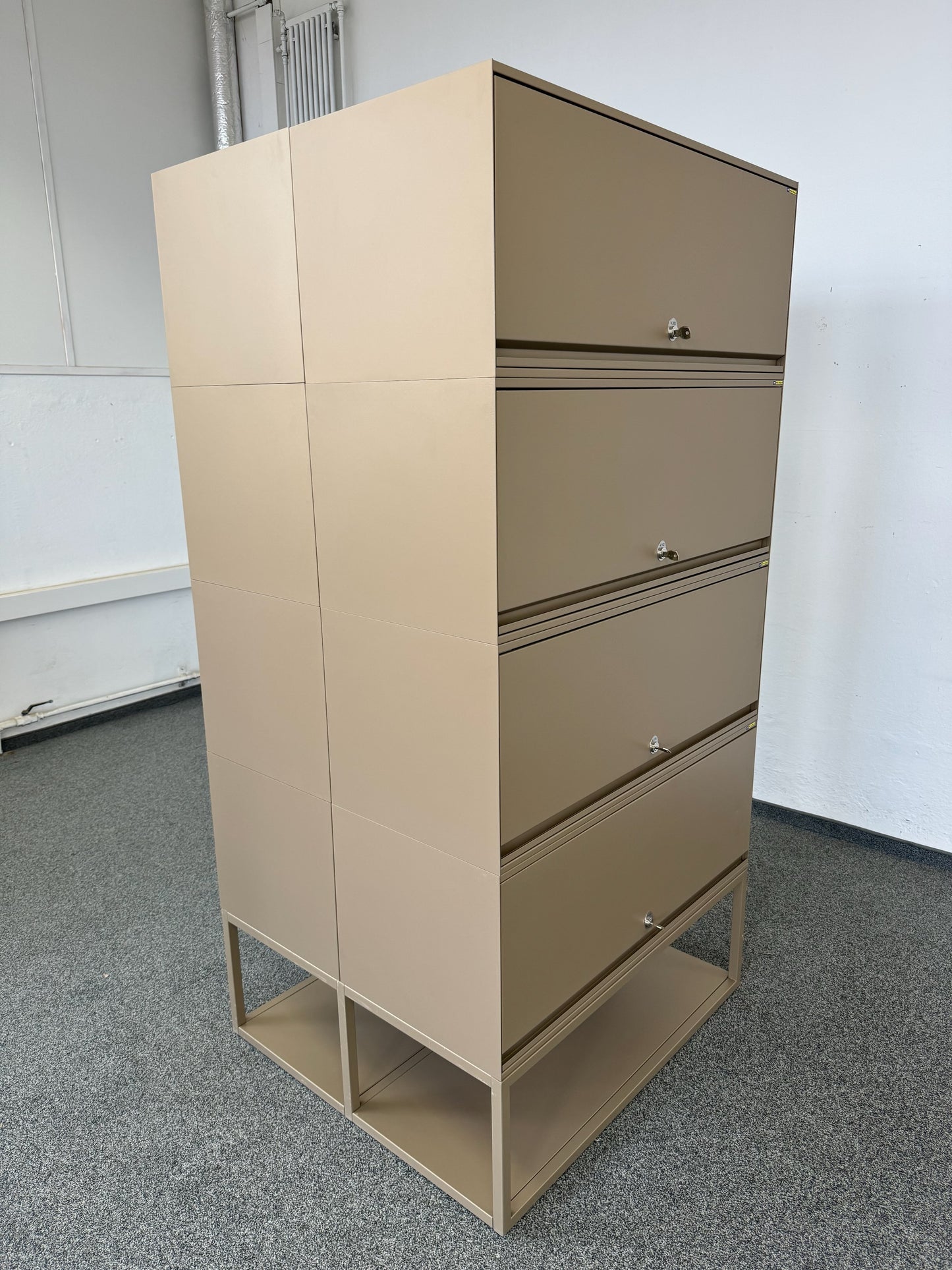 Lista Office LO Locker seitliche Ansicht diagonal