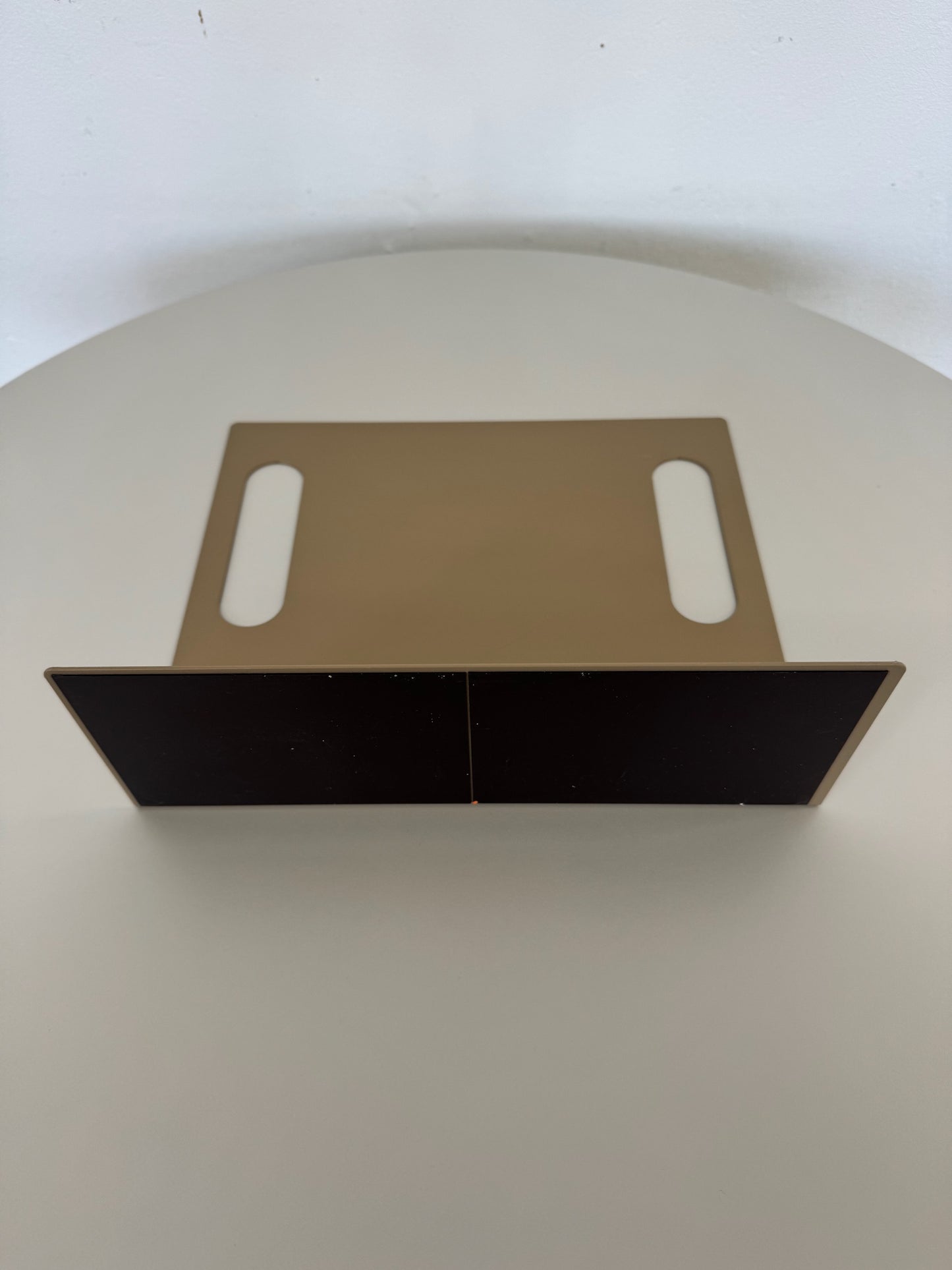 Lista Office Locker Trennwand Detailfoto Magnethalterung