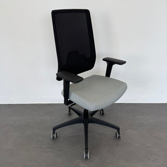 Indeed automatic Bürodrehstuhl mit Armlehnen