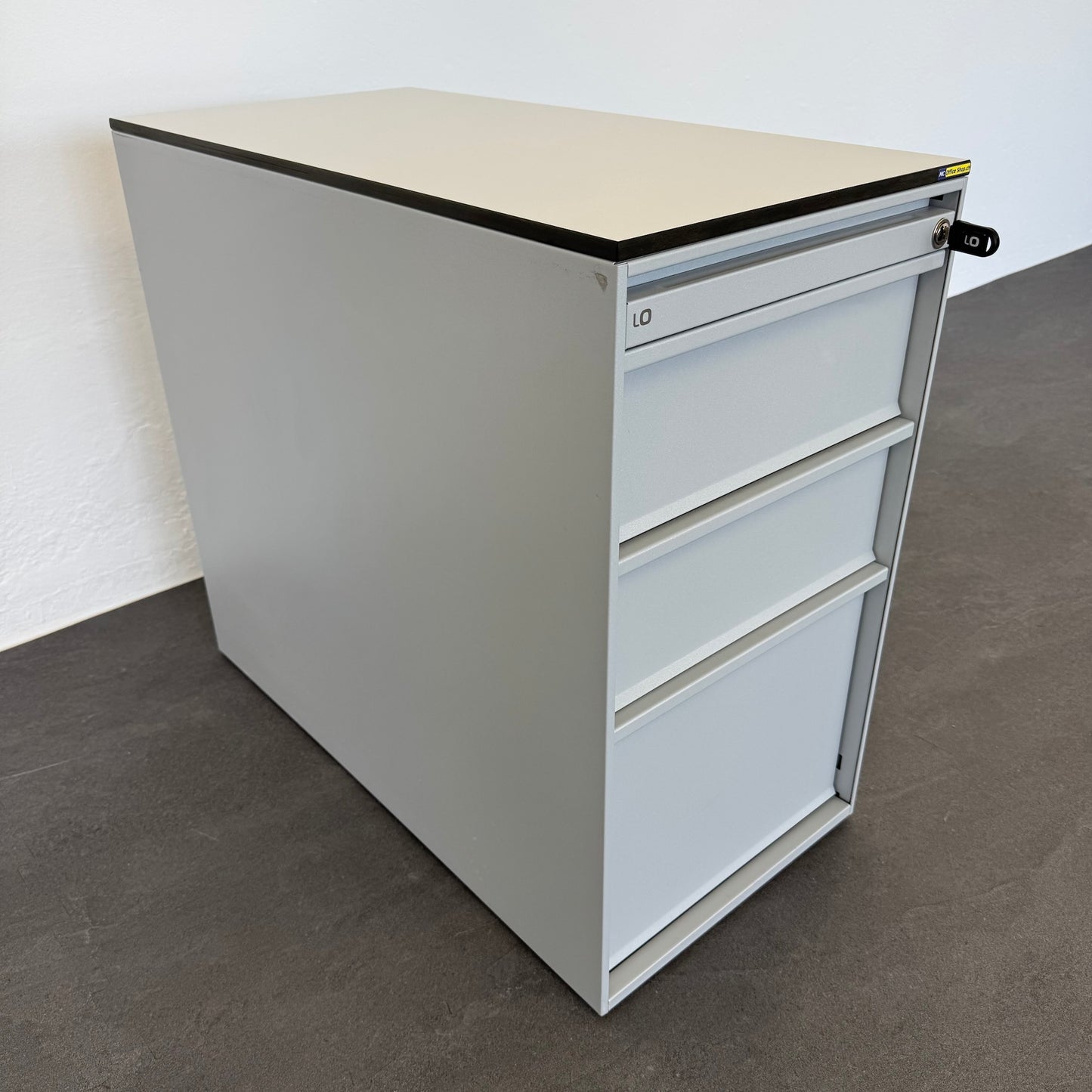 Lista Office Serie L Beistell-Korpus mit Vollkern Abdeckplatte