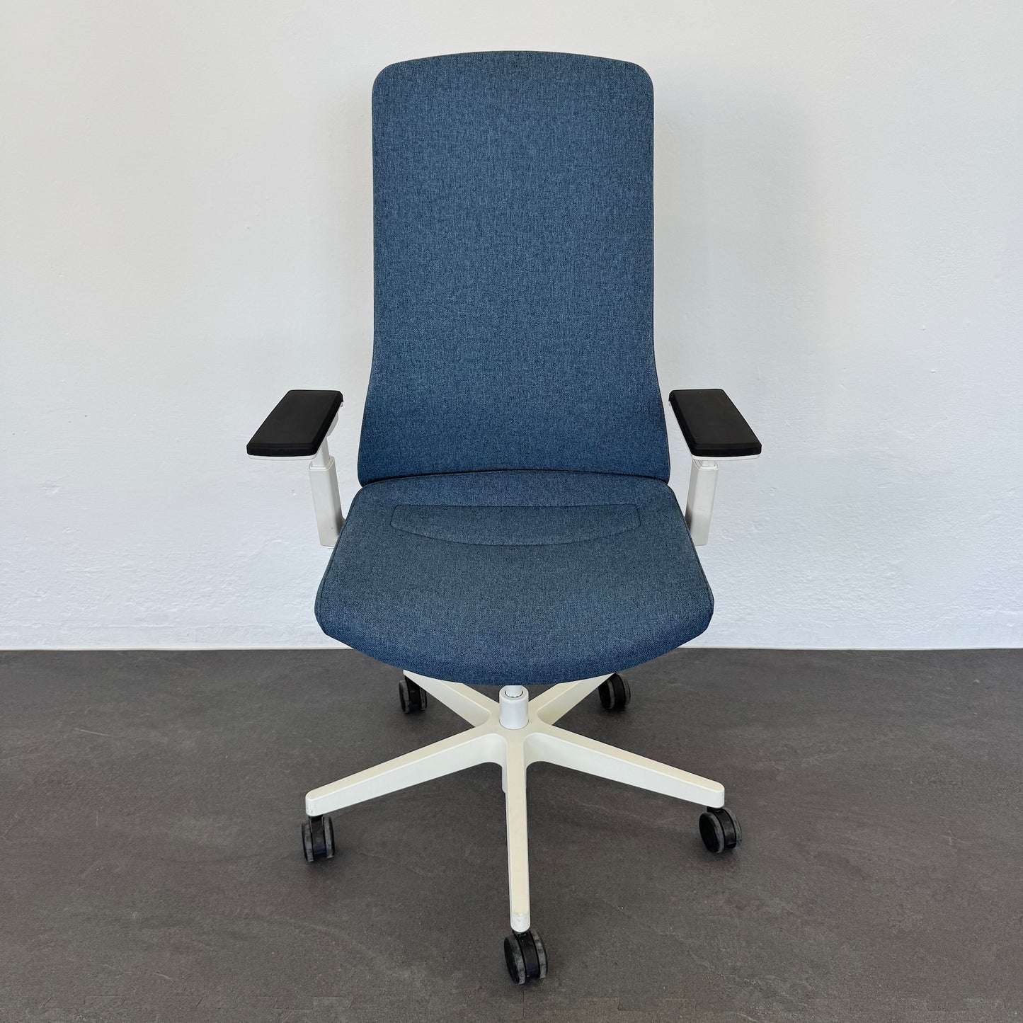 Interstuhl PUREis3 PU113 Bürodrehstuhl Stofbezug Blau gemustert