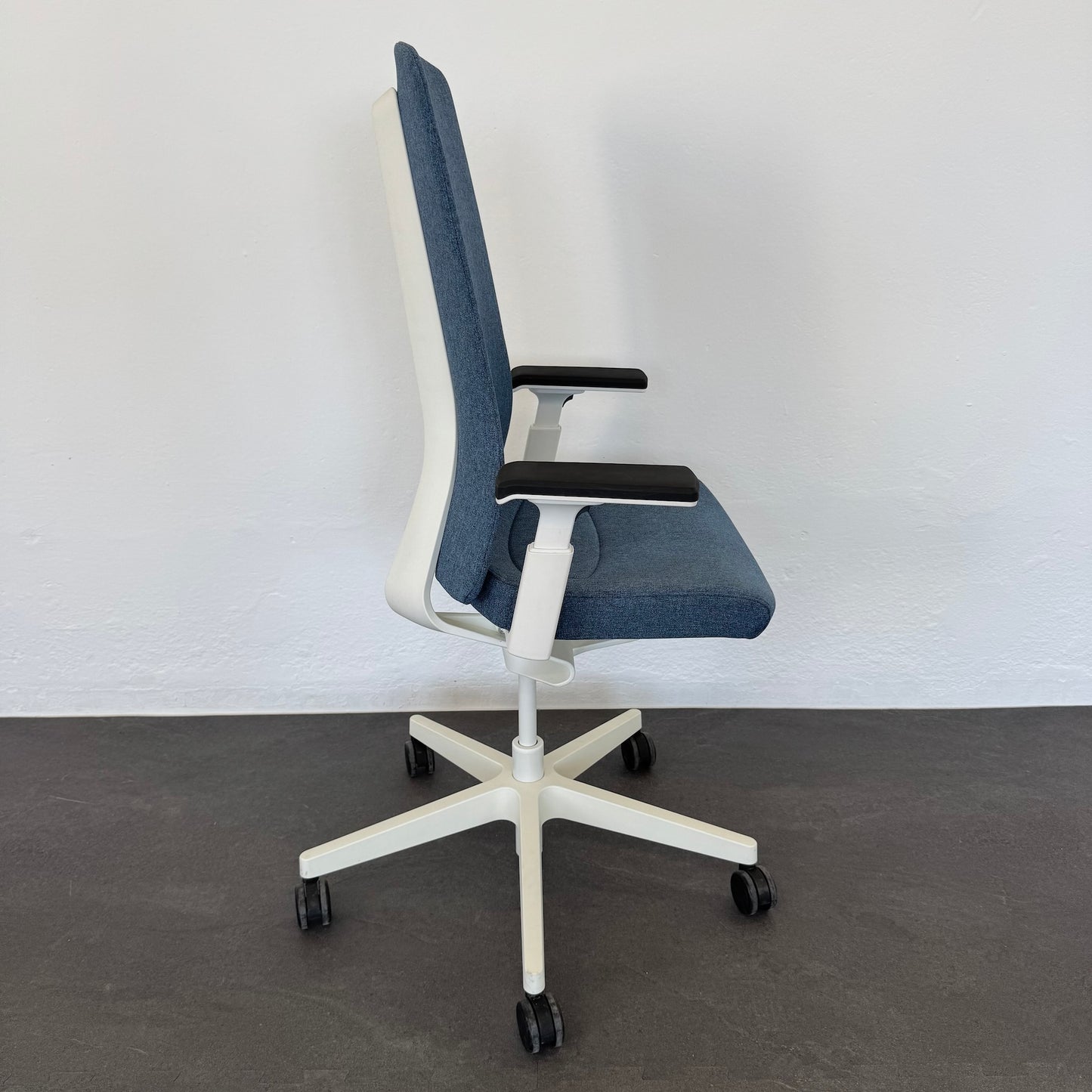 Interstuhl PUREis3 PU113 Bürodrehstuhl Fuss Weiss