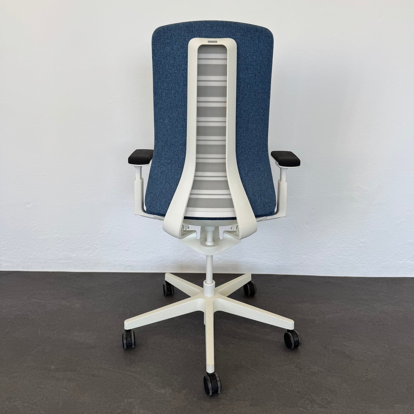 Interstuhl PUREis3 PU113 Bürodrehstuhl Ansicht von hinten