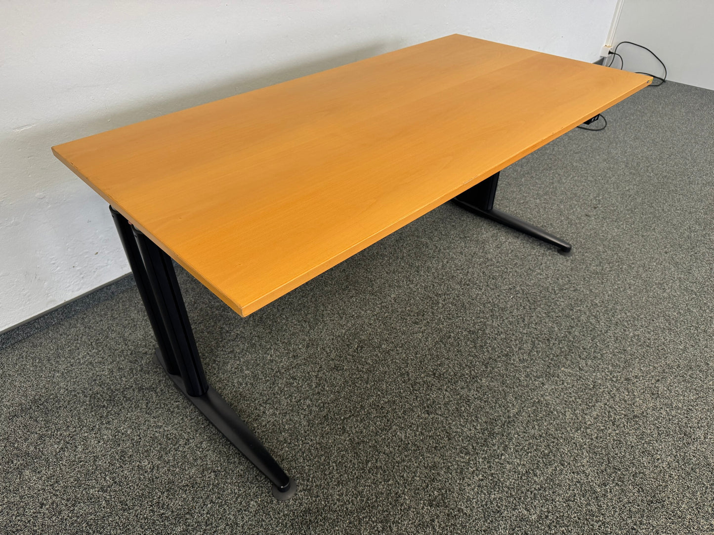 Sitag Ready Sitz-Steh Schreibtisch von links
