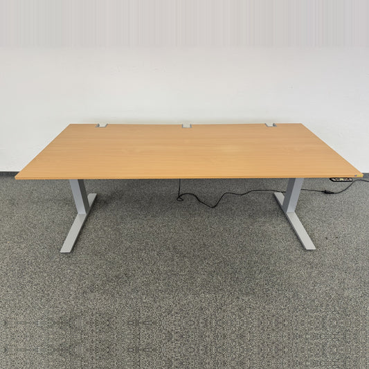 Kinnarps Serie P Sitz-Steh Schreibtisch ganz unten