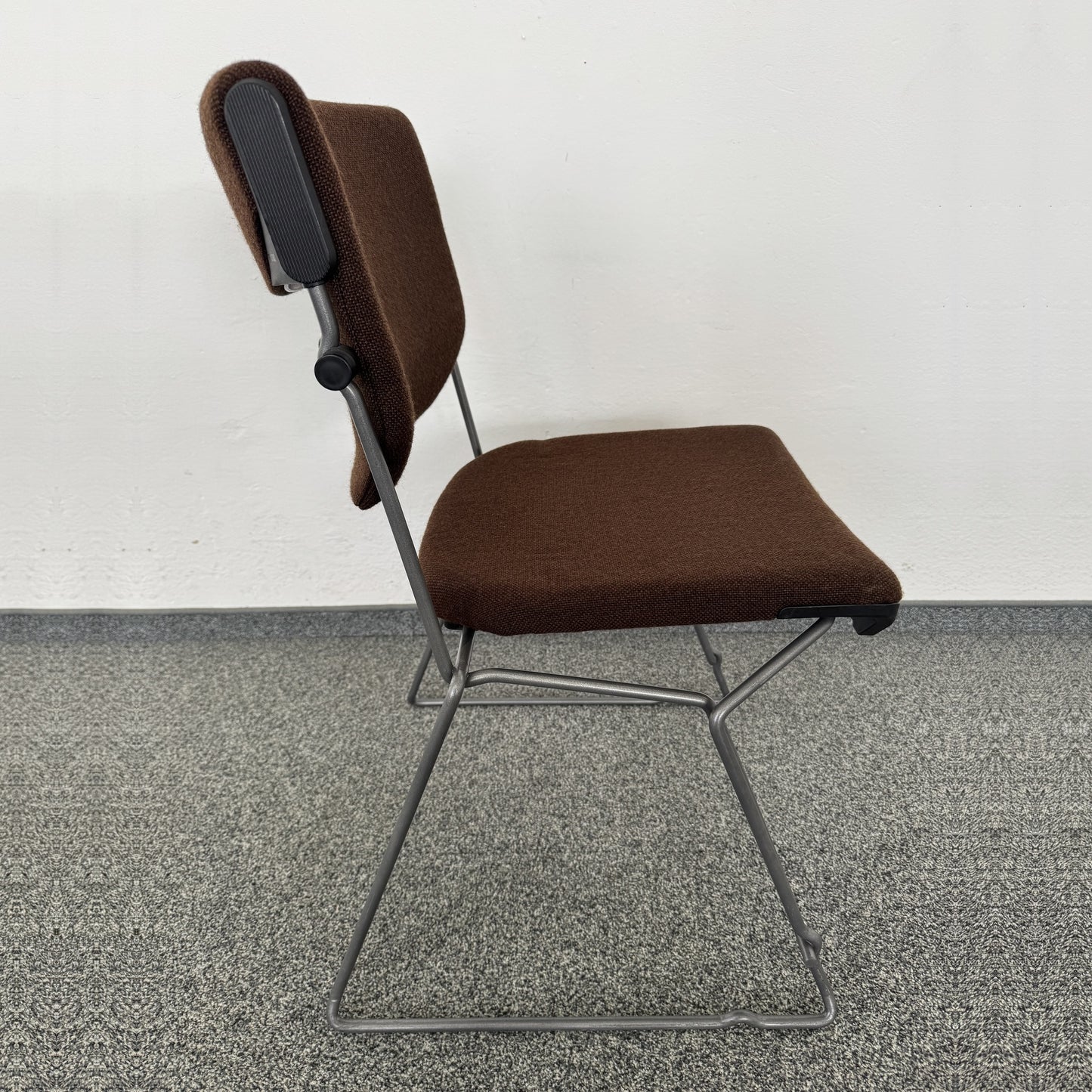 Giroflex G33 Sitzungsstuhl Gestell Metall anthrazit