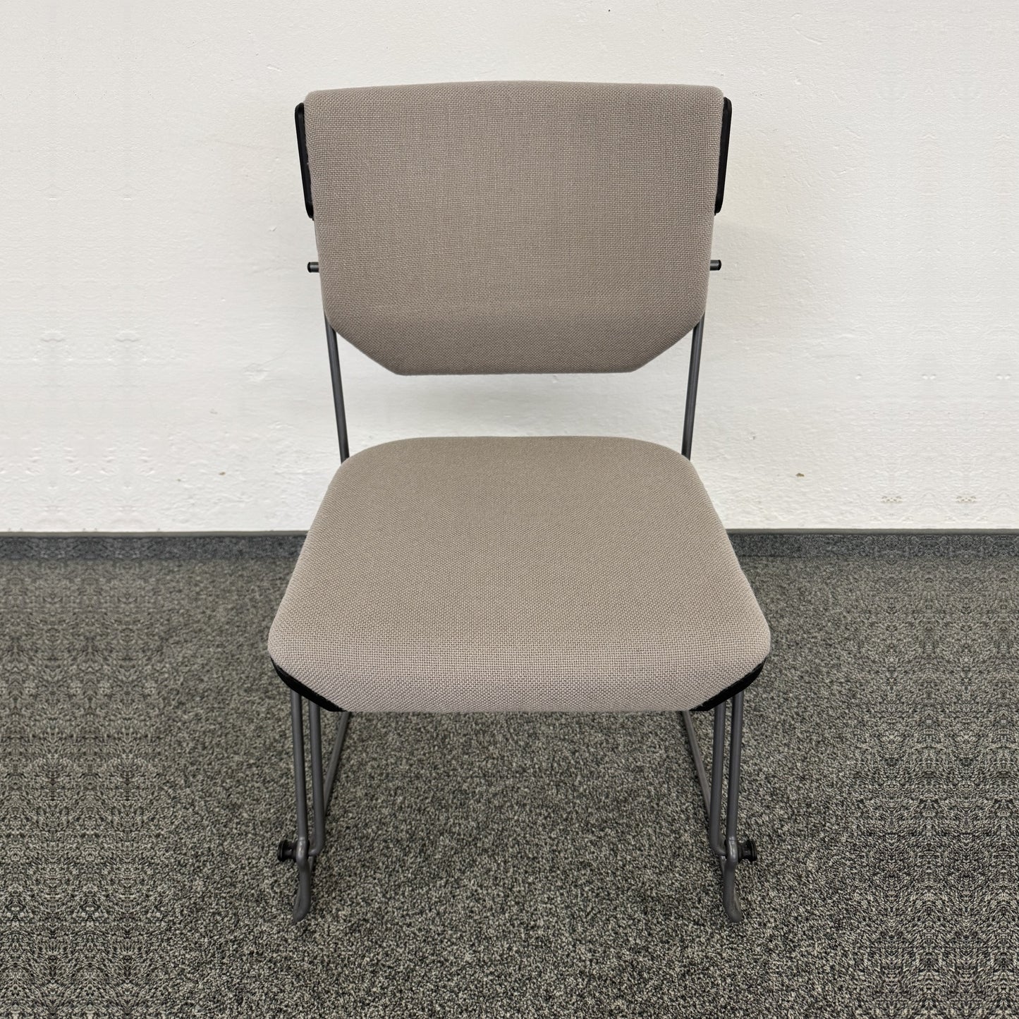 Giroflex G33 Sitzungsstuhl Stoffbezug beige