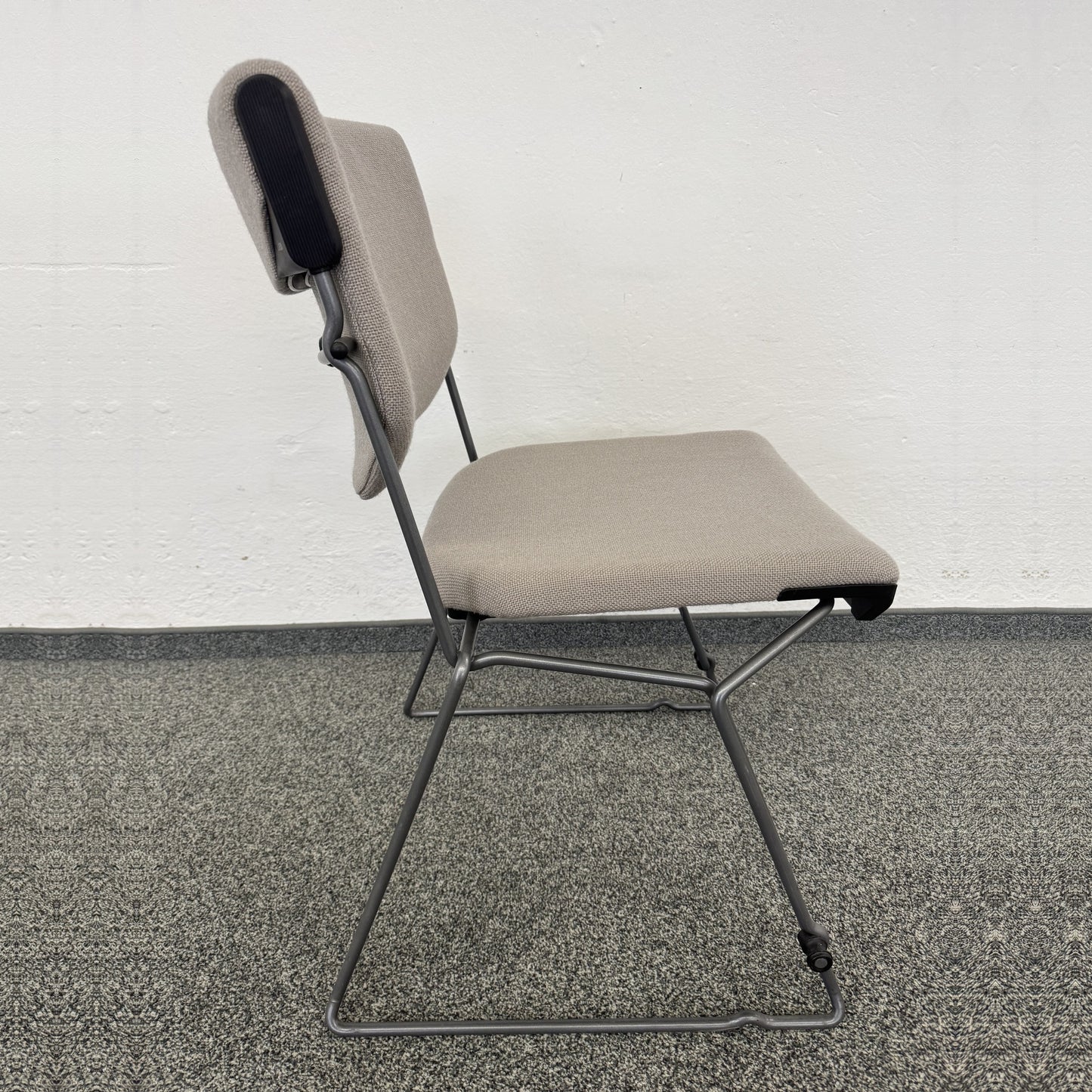 Giroflex G33 Sitzungsstuhl Gestell Metall anthrazit