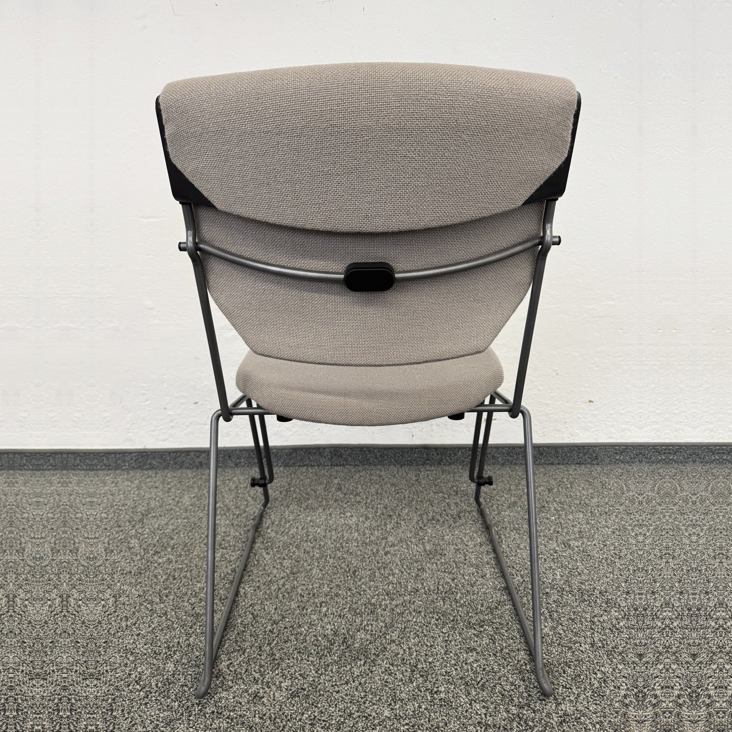 Giroflex G33 Sitzungsstuhl von hinten